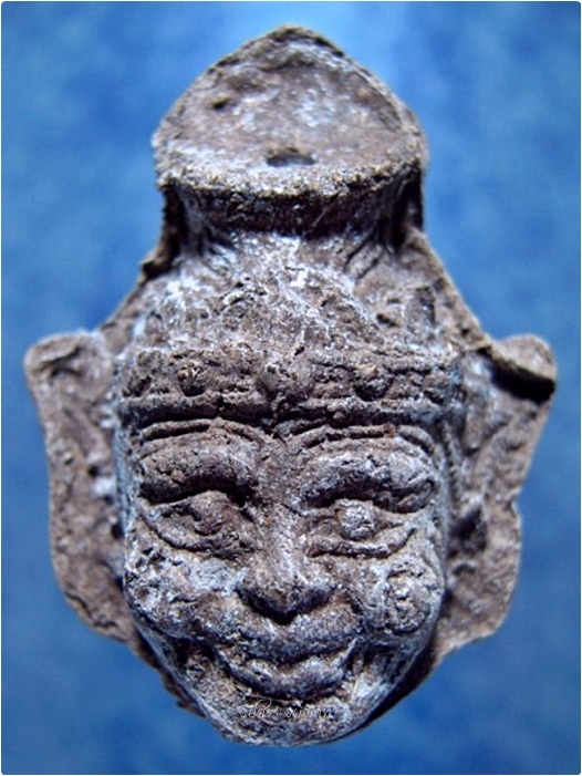 เศียรพ่อแก่เนื้อผงว่าน หลังยันต์ ไม่ทราบที่จัดสร้าง