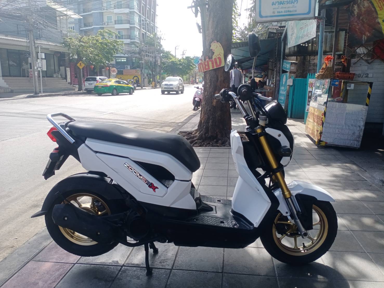 (ปิดการขาย) zoomer สีขาว 2015 ตัวใหม่ ไมล์แดง ตัวท็อปคอมบายเบรค