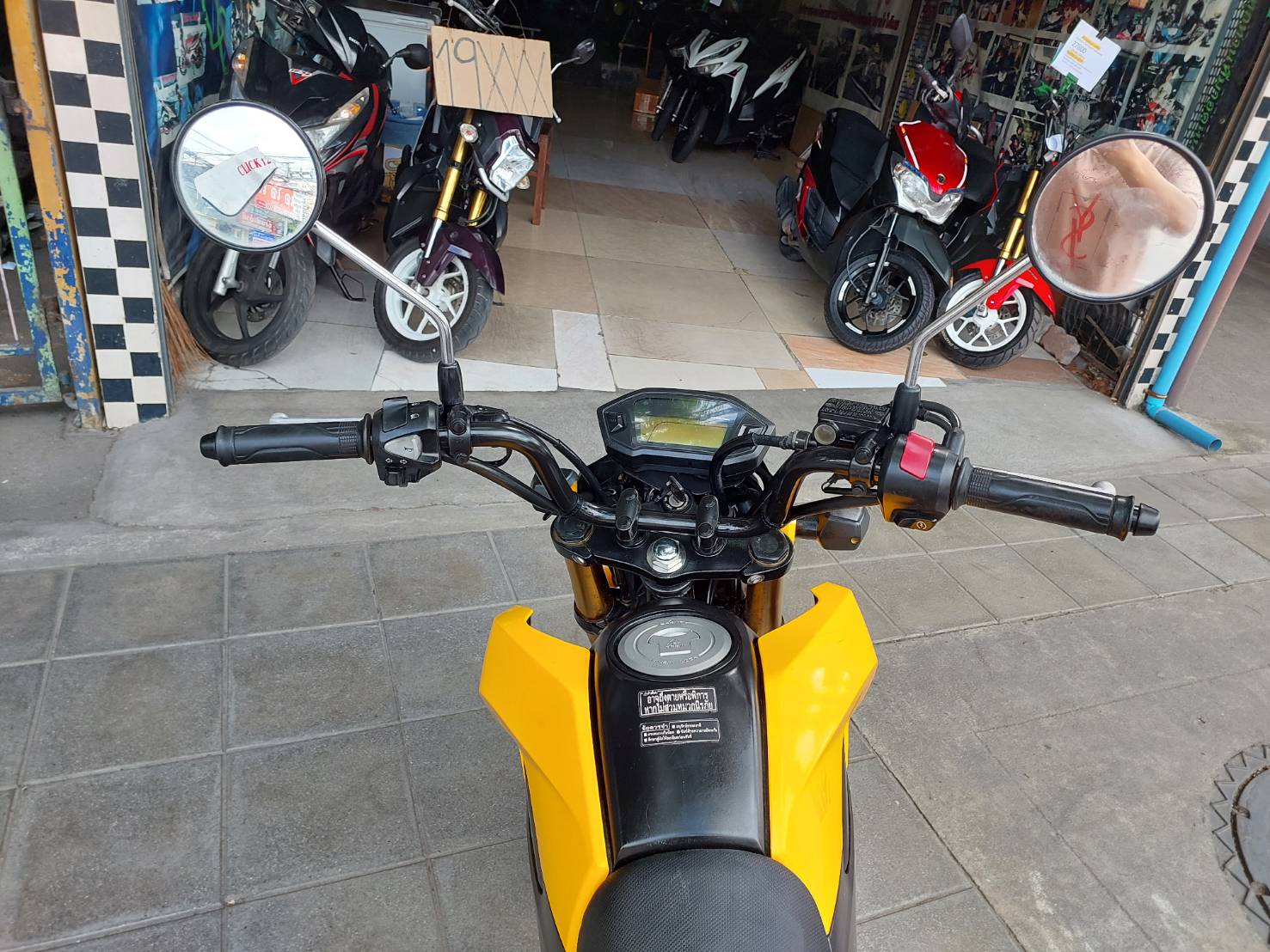 (ปิดการขาย) พร้อมส่งให้เรียบร้อยครับ msx 125 ตัวเก่า ปี60 สภาพดี สีสวย เครื่องโครตดี ไมล์น้อย 2หมื่นโล