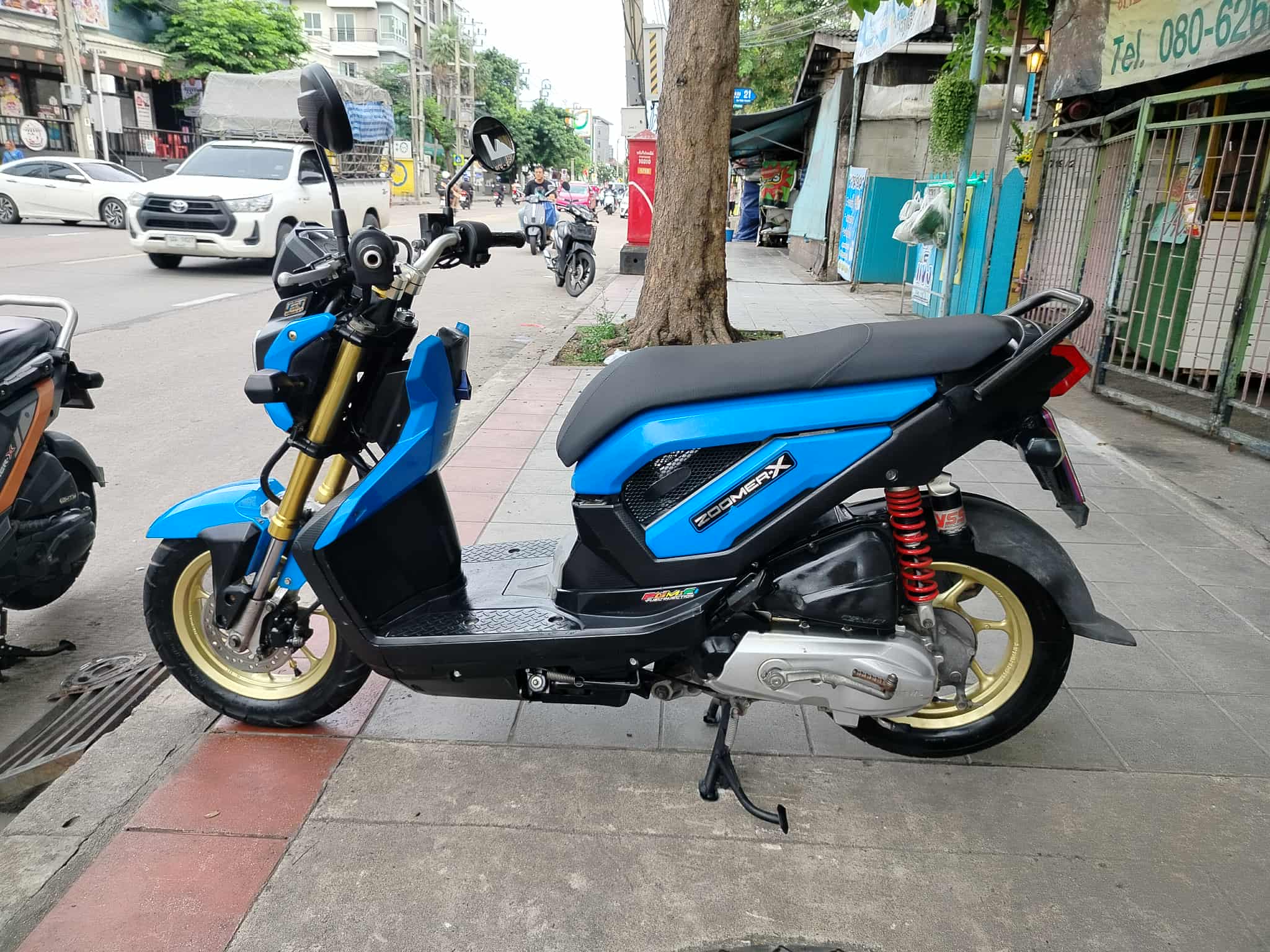 zoomer สีน้ำเงิน 2013