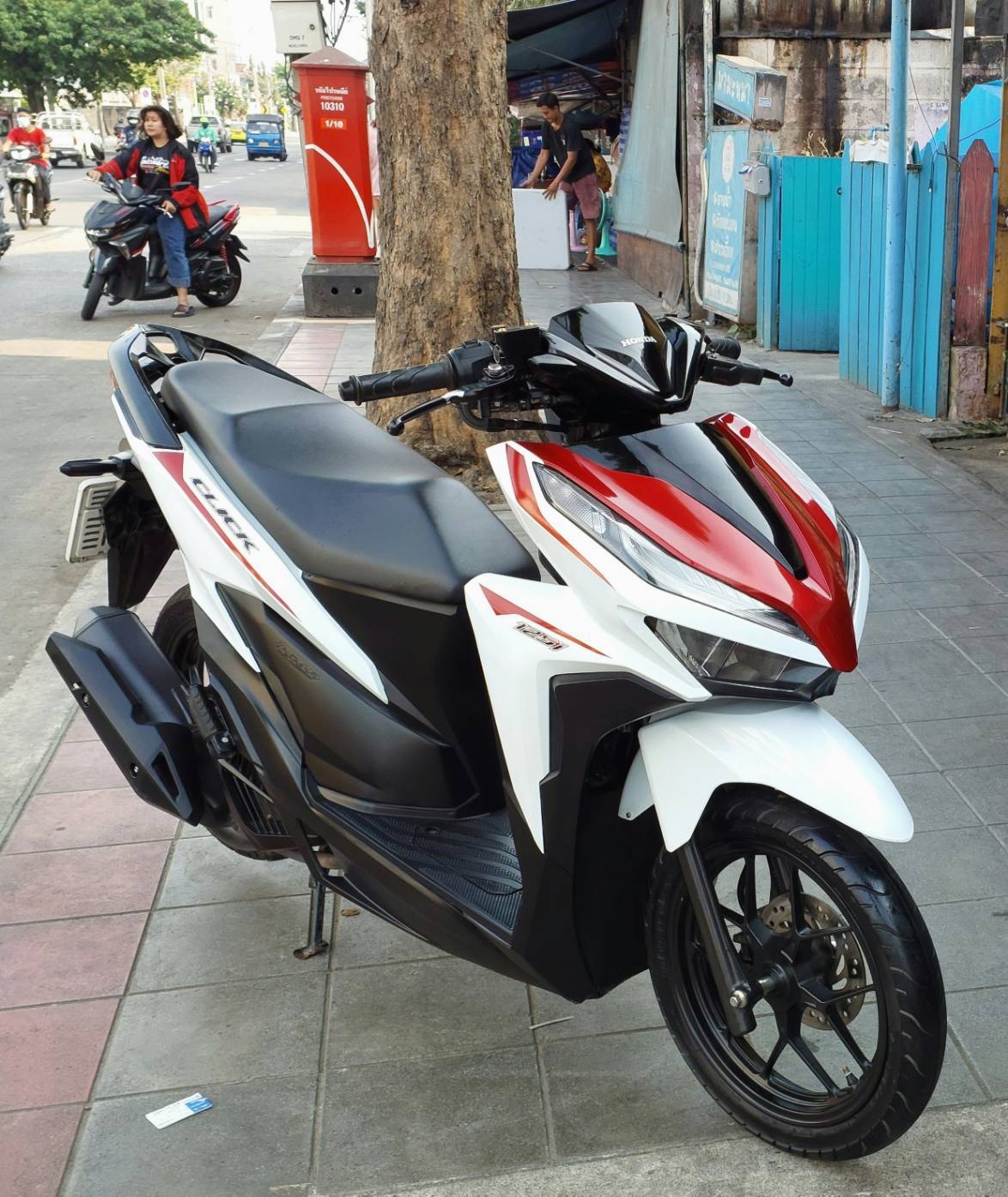 (ปิดการขาย) พร้อมส่งปักธงชัยครับ click 125 led 2019