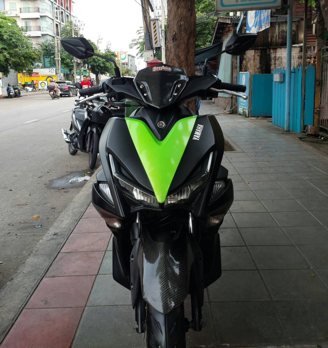(ปิดการขายครับ) คันที่ 2 แล้วครับ yamaha aerox สีดำเขียว 2018