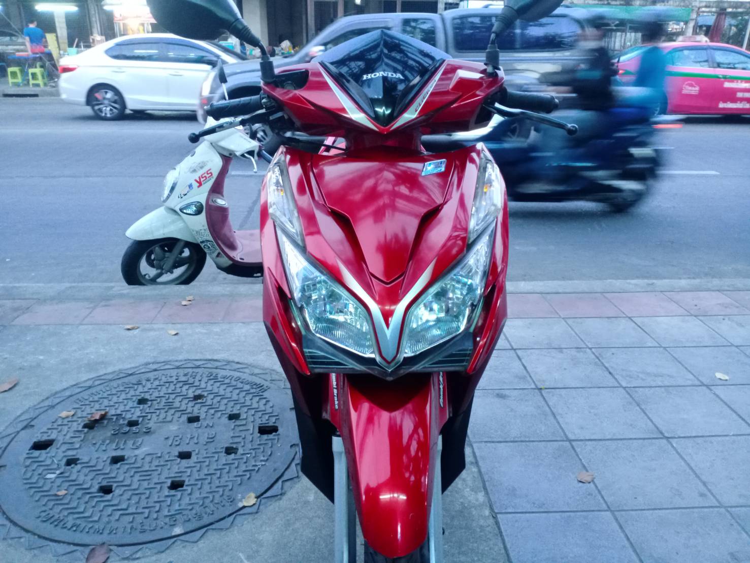 ปิดการขายรถสวยขอบคุณลูกค้าที่มาอุดหนุนครับผม คลิก 125 i สีแดงดำ ตัวท็อปล้อแม็ก เบรคอมบายมี idling stop