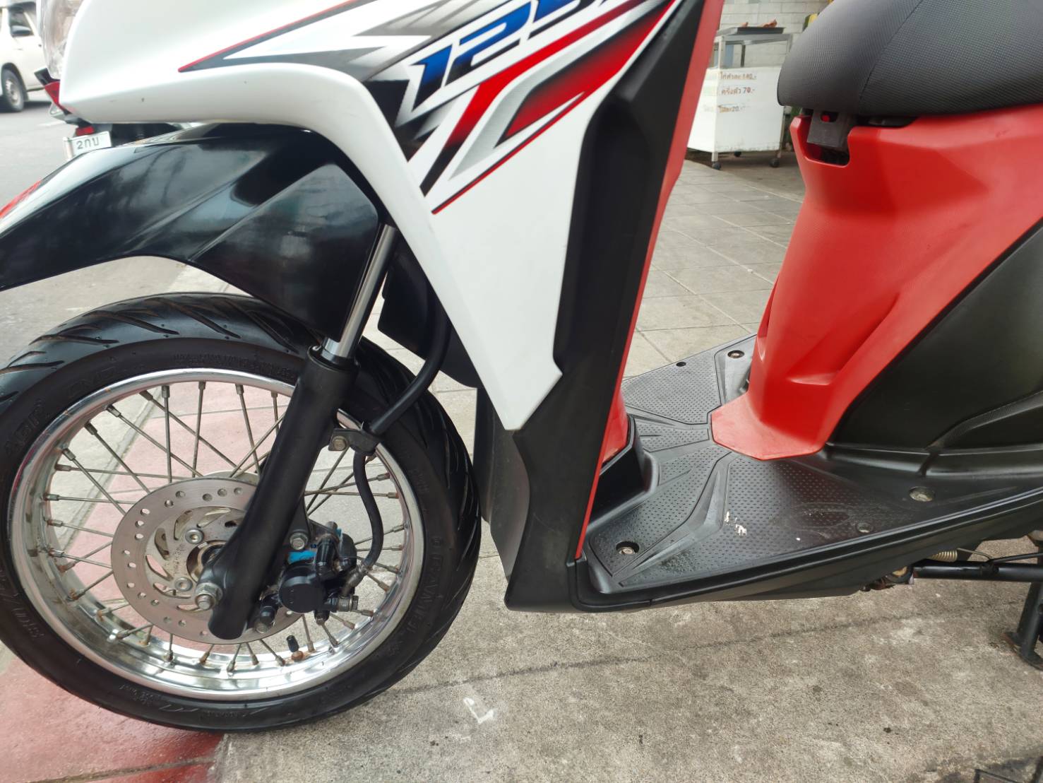 (ปิดการขายครับ) click 125 สีขาวดำ