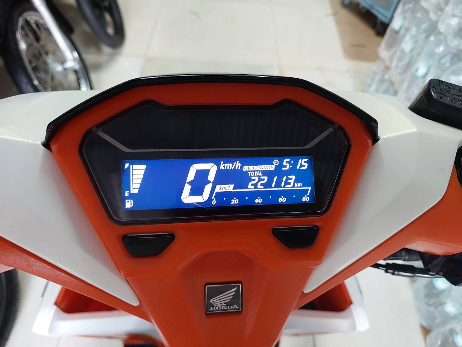 (มัดจำแล้วครับ) click 150 สีขาวส้ม 2020 ปีสูง