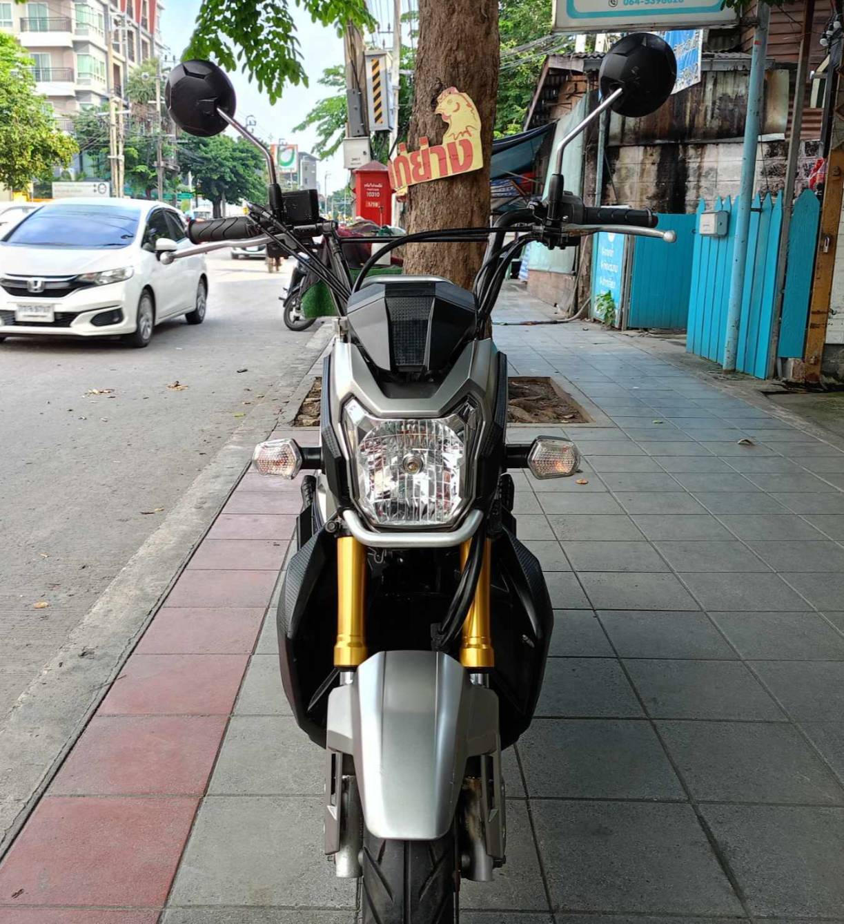 (ปิดการขายครับ) คันนี้ส่งราชบุรีครับ zoomer สีเทา ตัวใหม่ไมล์ดิจิตอล มีระบบ idling stop