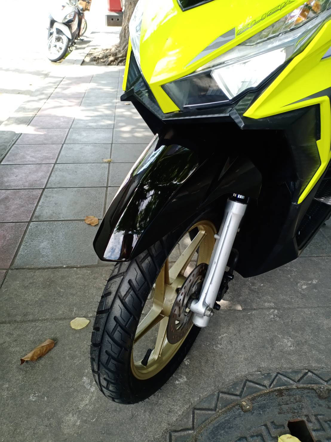 ((ขายแล้ว))click 125 led สีเหลืองมะนาวสวยๆ