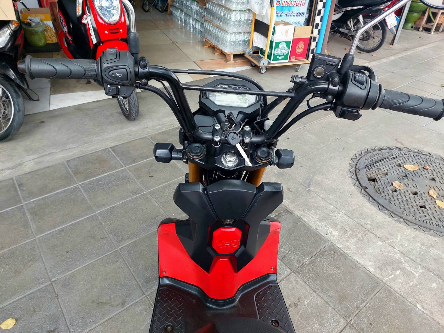 (ปิดการขาย) zoomer x สีดำแดง จดปี 2560 ไมล์ดิจิตอล เบลคคอมบาย มีระบบไอดีลิ่งสต็อป เฃ