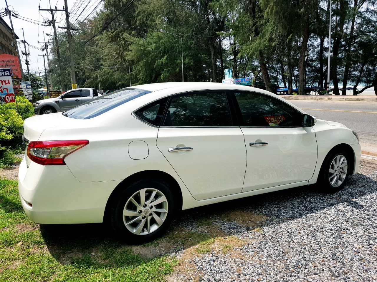 Nissan Sylphy ตัวท๊อบ 1600cc เกียร์ออโต้ ให้เช่า ราคา 1300 บาท/ วัน ที่...หาดแม่รำพึง ระยอง