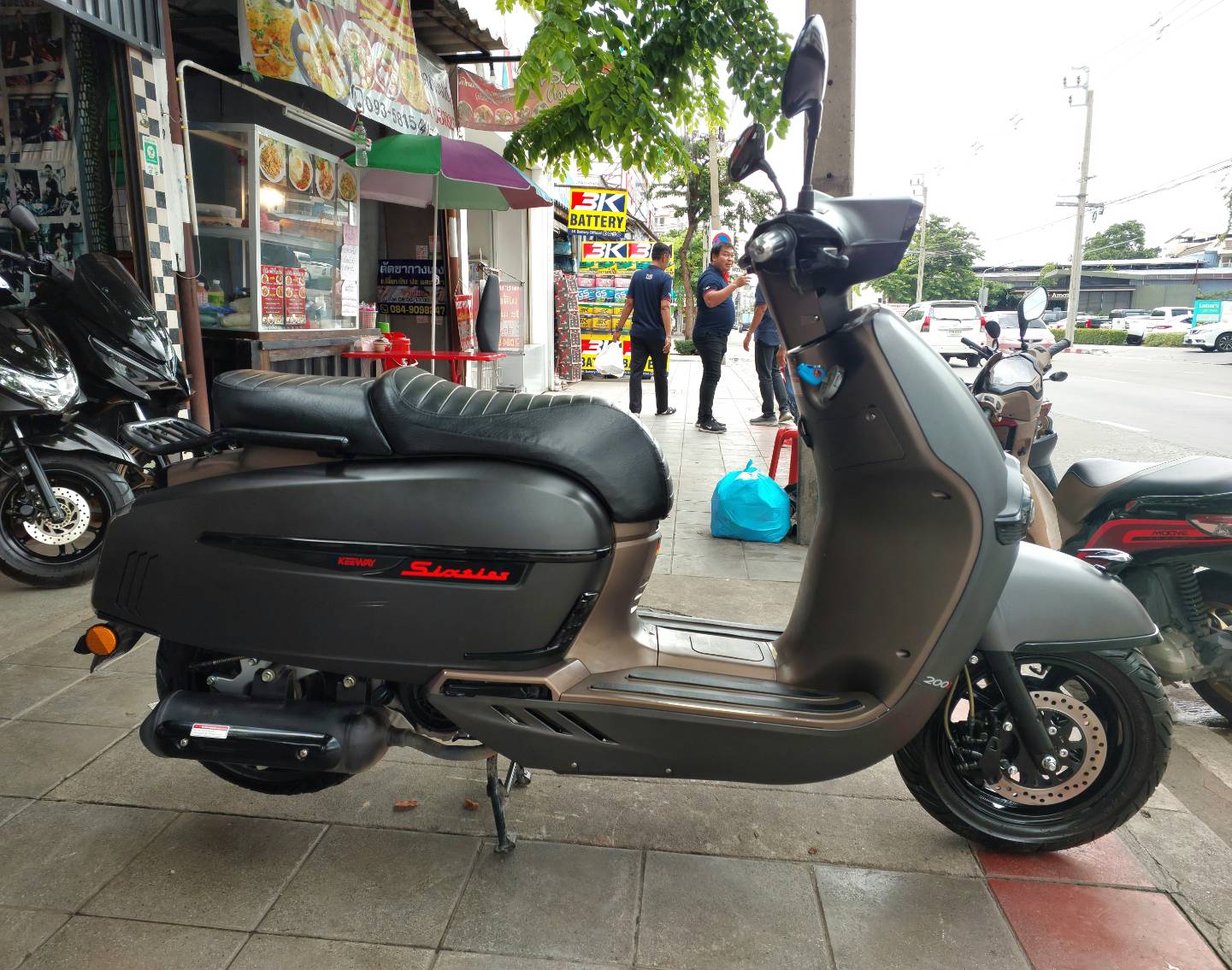 (ปิดการขาย) KEEWAY victoria 200 สีดำ 2023 รถคลาสสิคย้อนยุค 60 ร่ามสมัยด้วยระบบไฟ LED รอบคัน