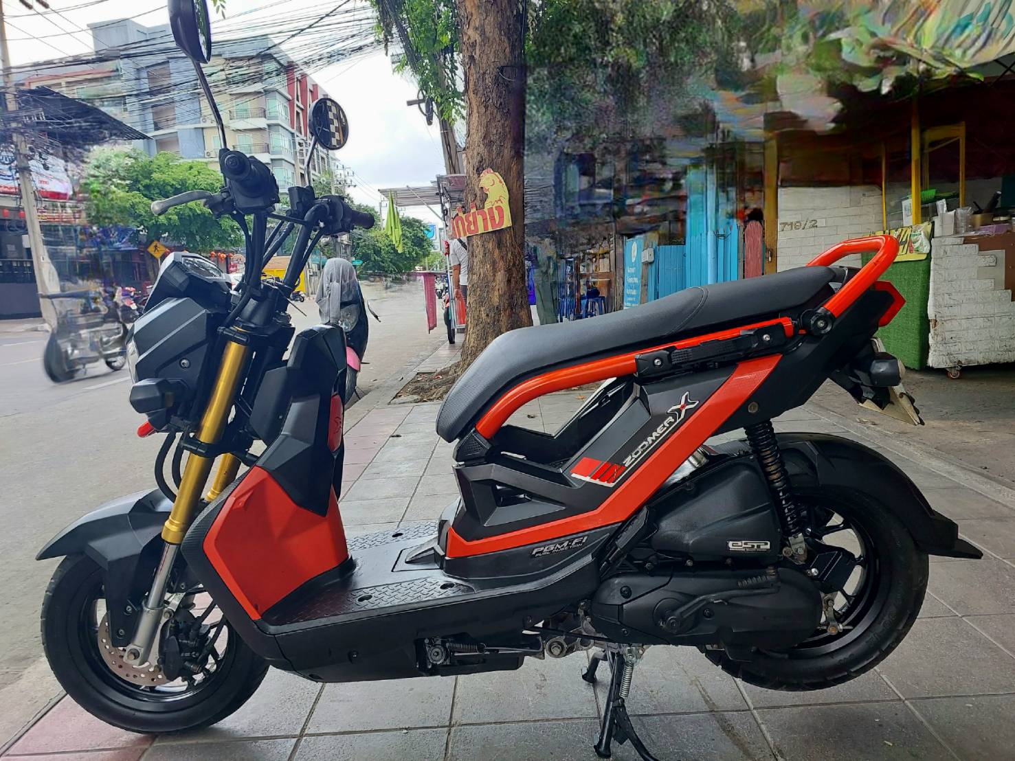 (ปิดการขาย) zoomer x สีดำแดง จดปี 2560 ไมล์ดิจิตอล เบลคคอมบาย มีระบบไอดีลิ่งสต็อป เฃ