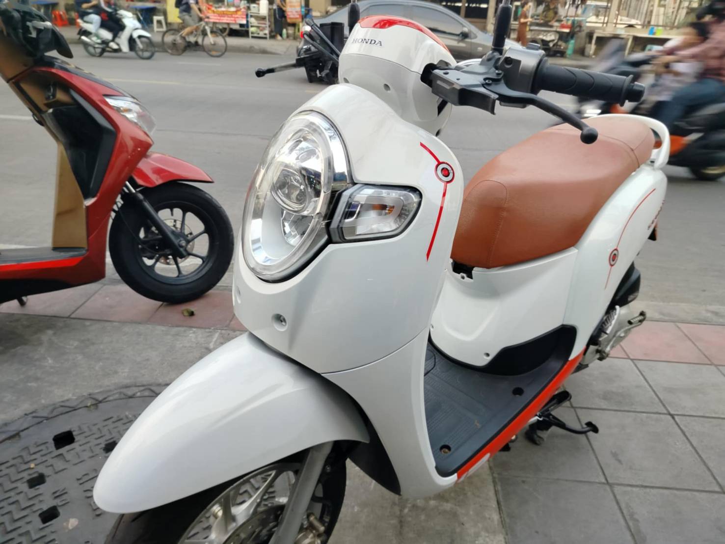 (ปิดการขาย) พร้อมส่งชลบุรีครับ scoopy ตัวใหม่ไฟหน้า LED