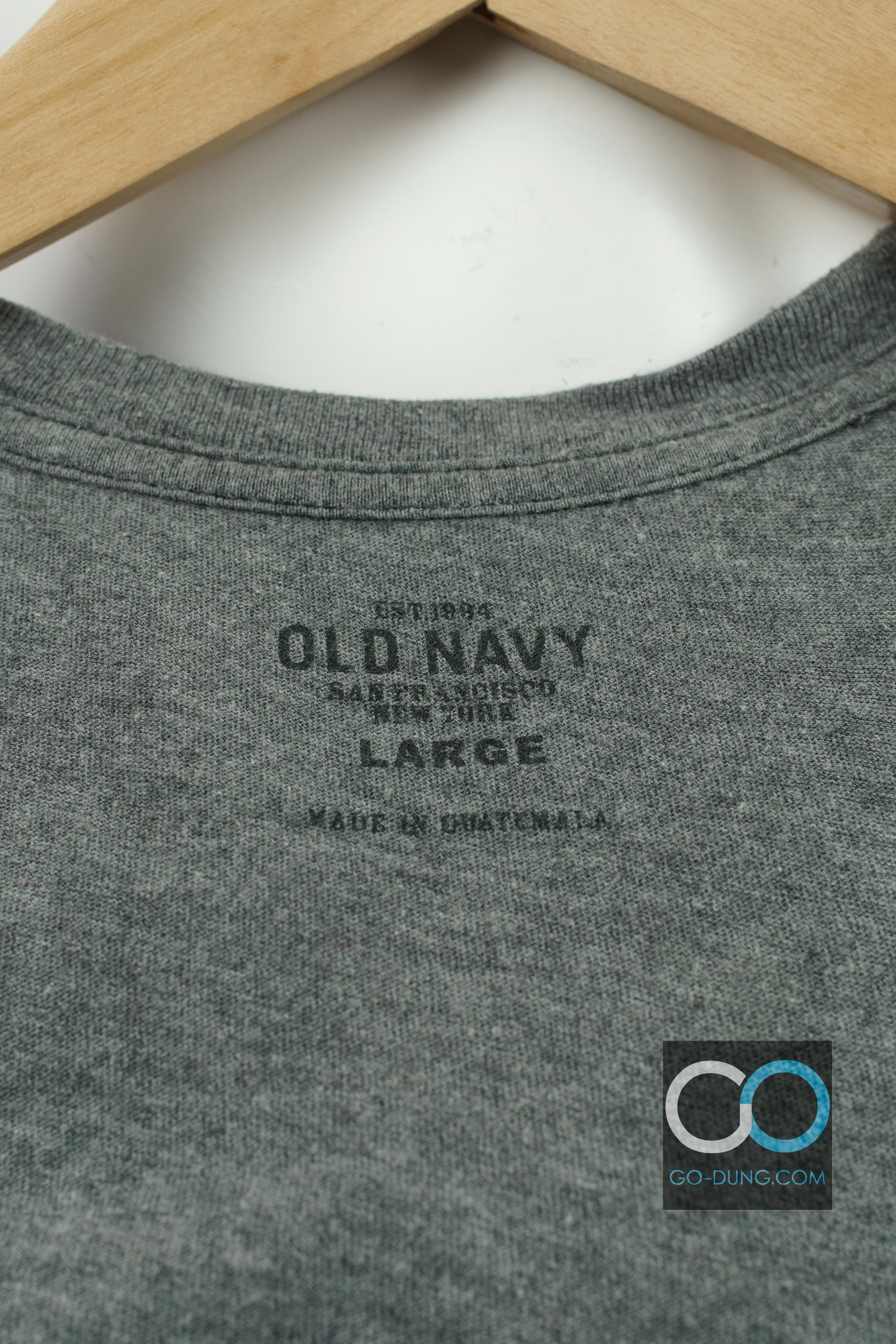 เสื้อยืดมือสองแบรนด์เนม OLD NAVY รูปเครื่องเล่นเทปรุ่นเก่า ผ้า 100 คอตตอน