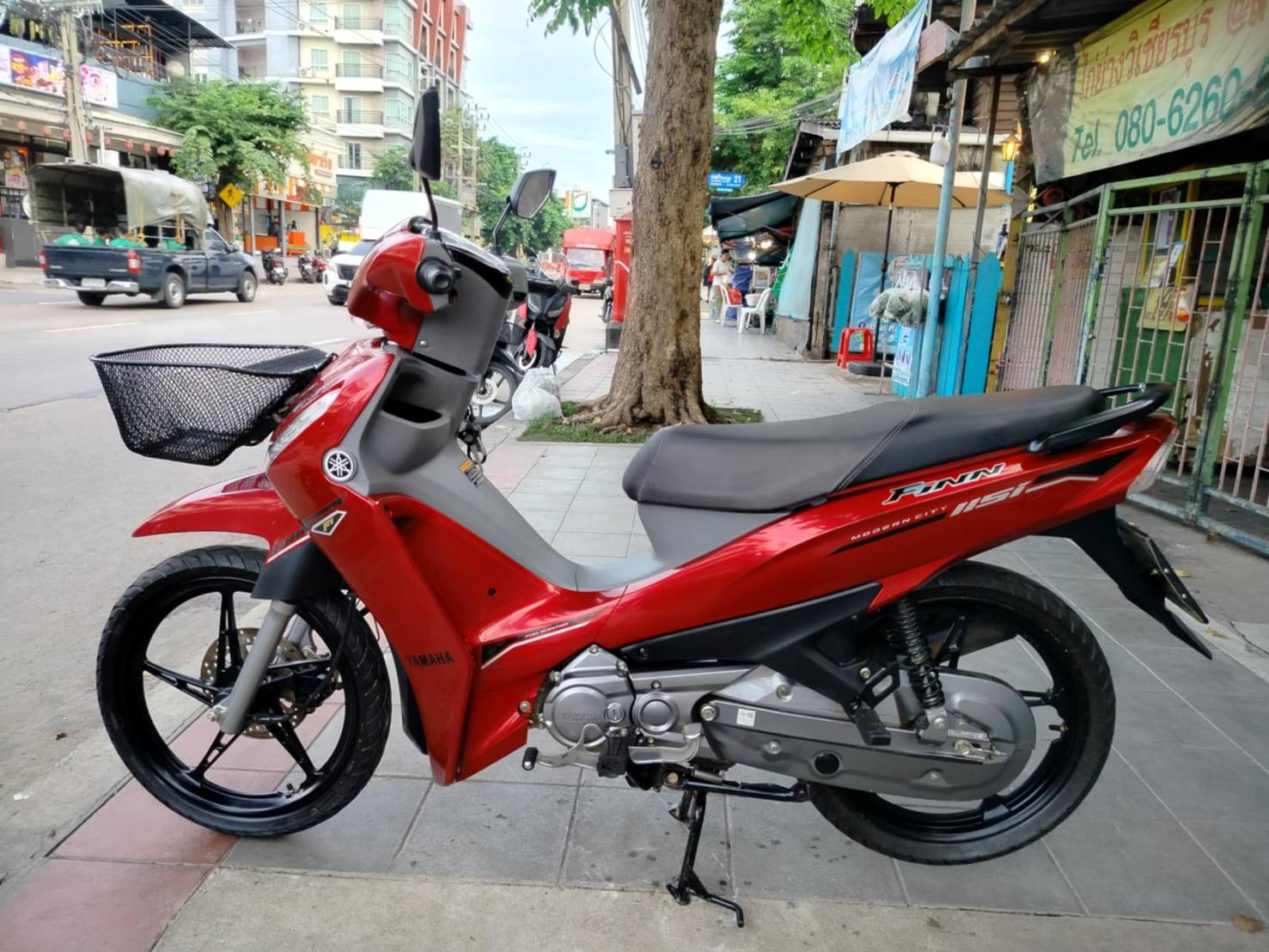 (ปิดการขายครับ) yamaha finn สีแดงตัวท็อปล้อแม็กสตาร์ทมือ จดทะเบียนปี 2024