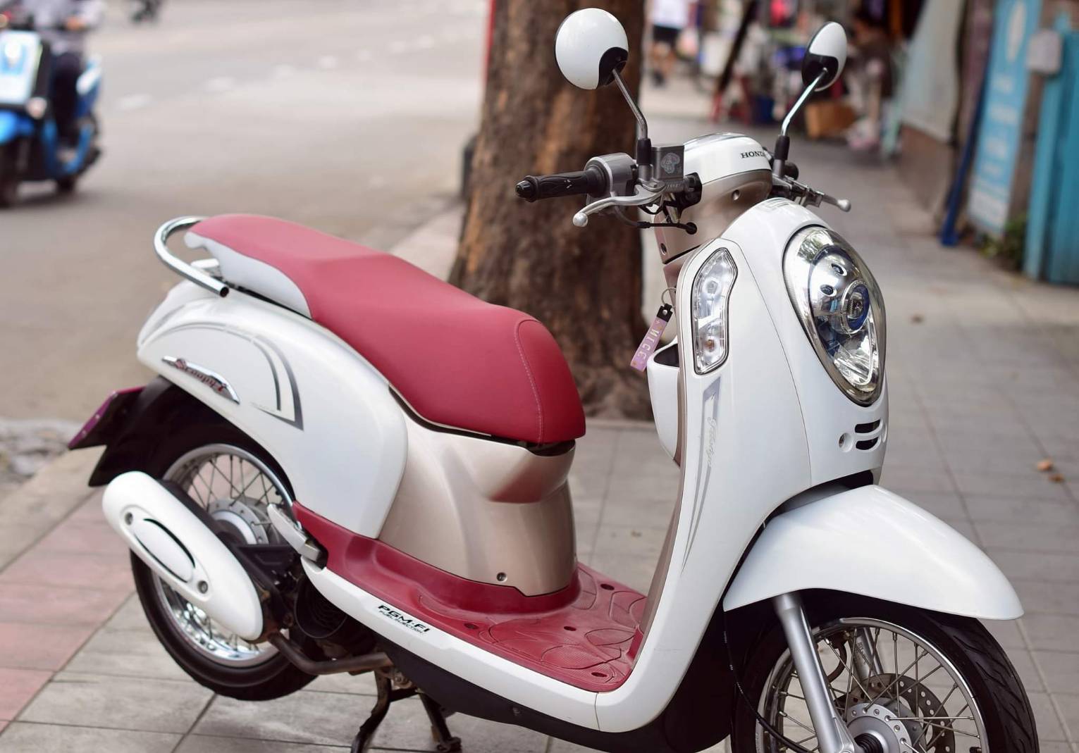 (ปิดการขาย) scoopy 2017 สีขาว น้ำตาล สวยสะอาดตา