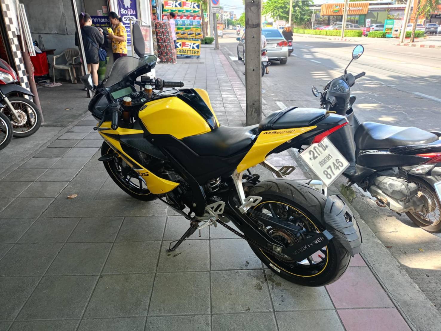 (ปิดการขายครับ) ลูกค้าประจำของเรา Yamaha r15 led สีเหลือง ปี 61 2018