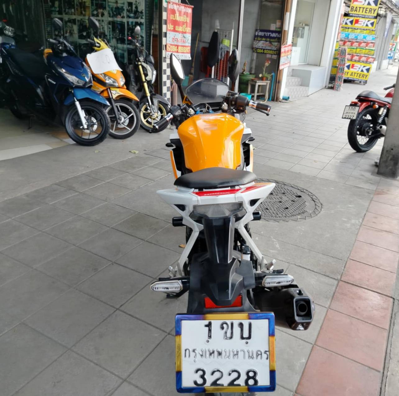 ปิดการขายครับ cbr 150r abs สีส้มตัวท็อป รุ่นใหม่ไฟหน้า led