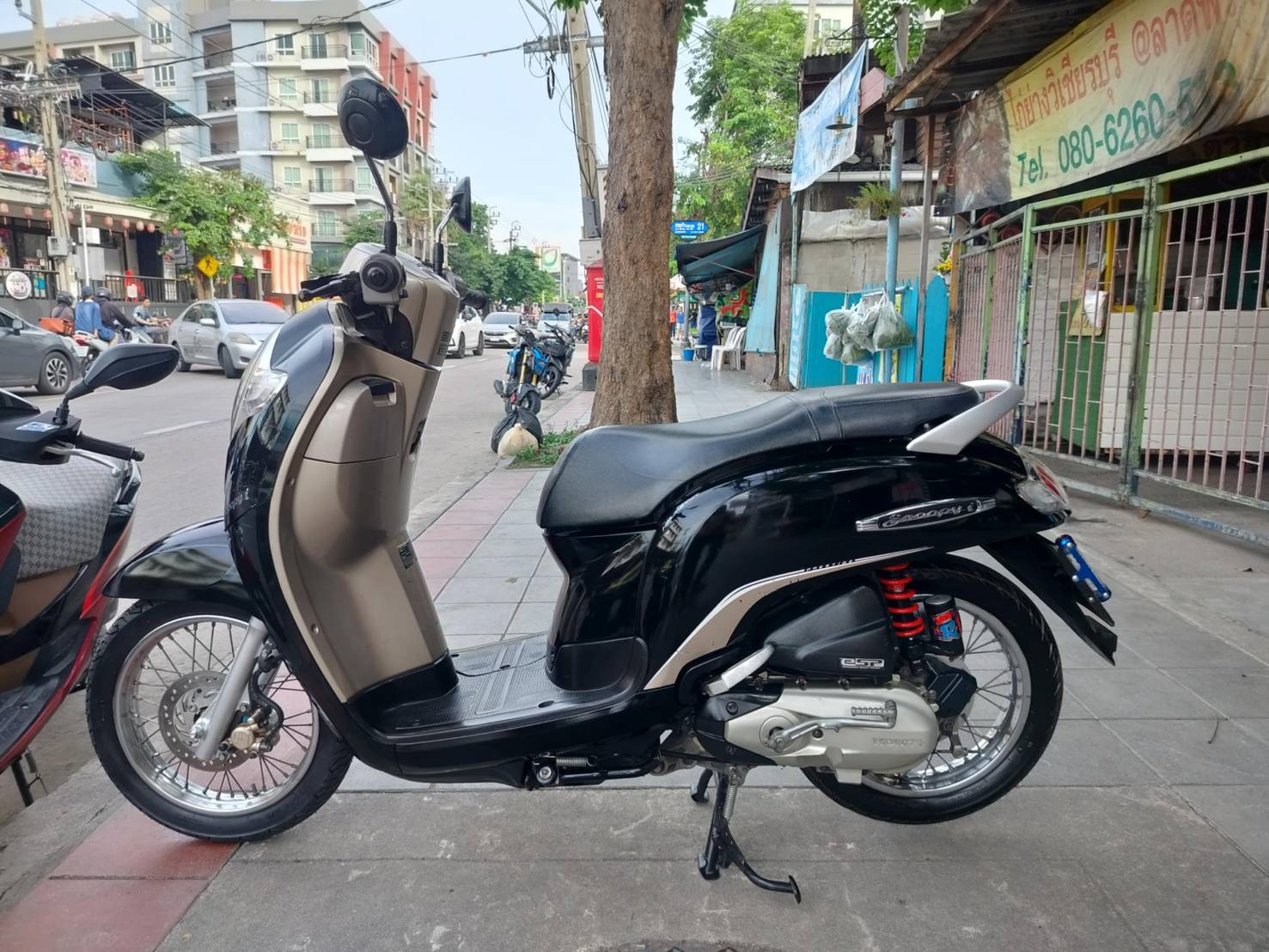 ปิดการขายครับ Scoopy i สีดำรุ่นไฟหน้า LED 2018