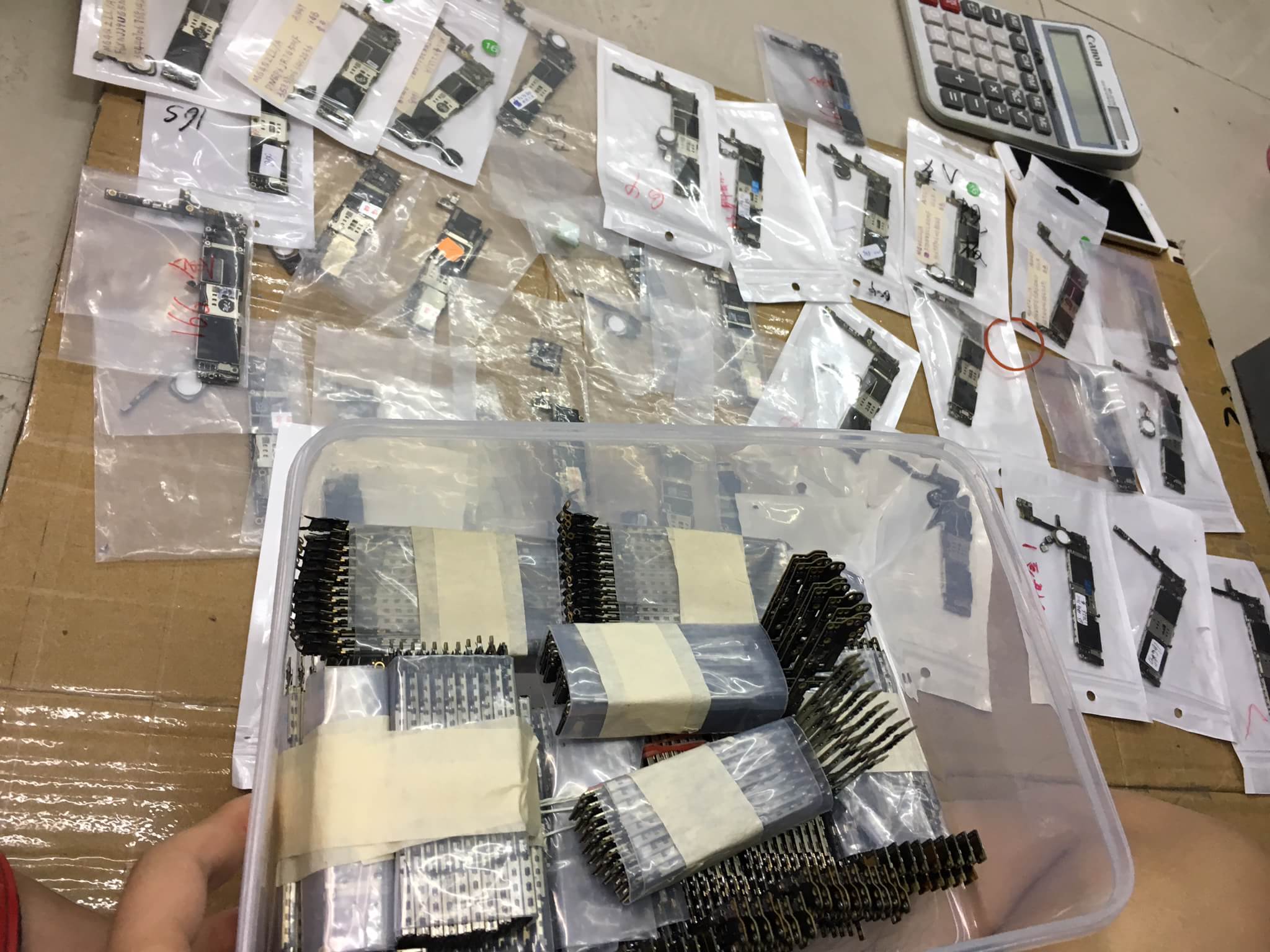 ขายส่งเมนบอร์ดไอโฟน 4 4S 5 5S 6 6+ 6S 6S+ ไอโฟนทุกรุ่น