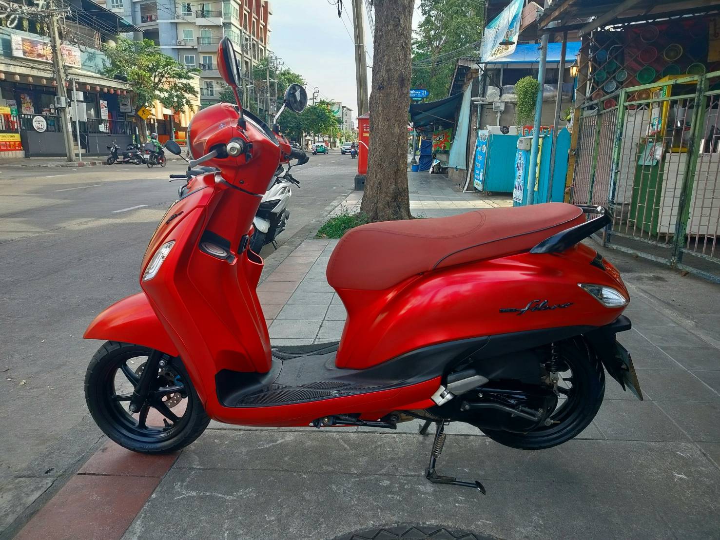 grand filano hybrid สีแดงด้าน โลโก้ดำ จดทะเบียนปี 21