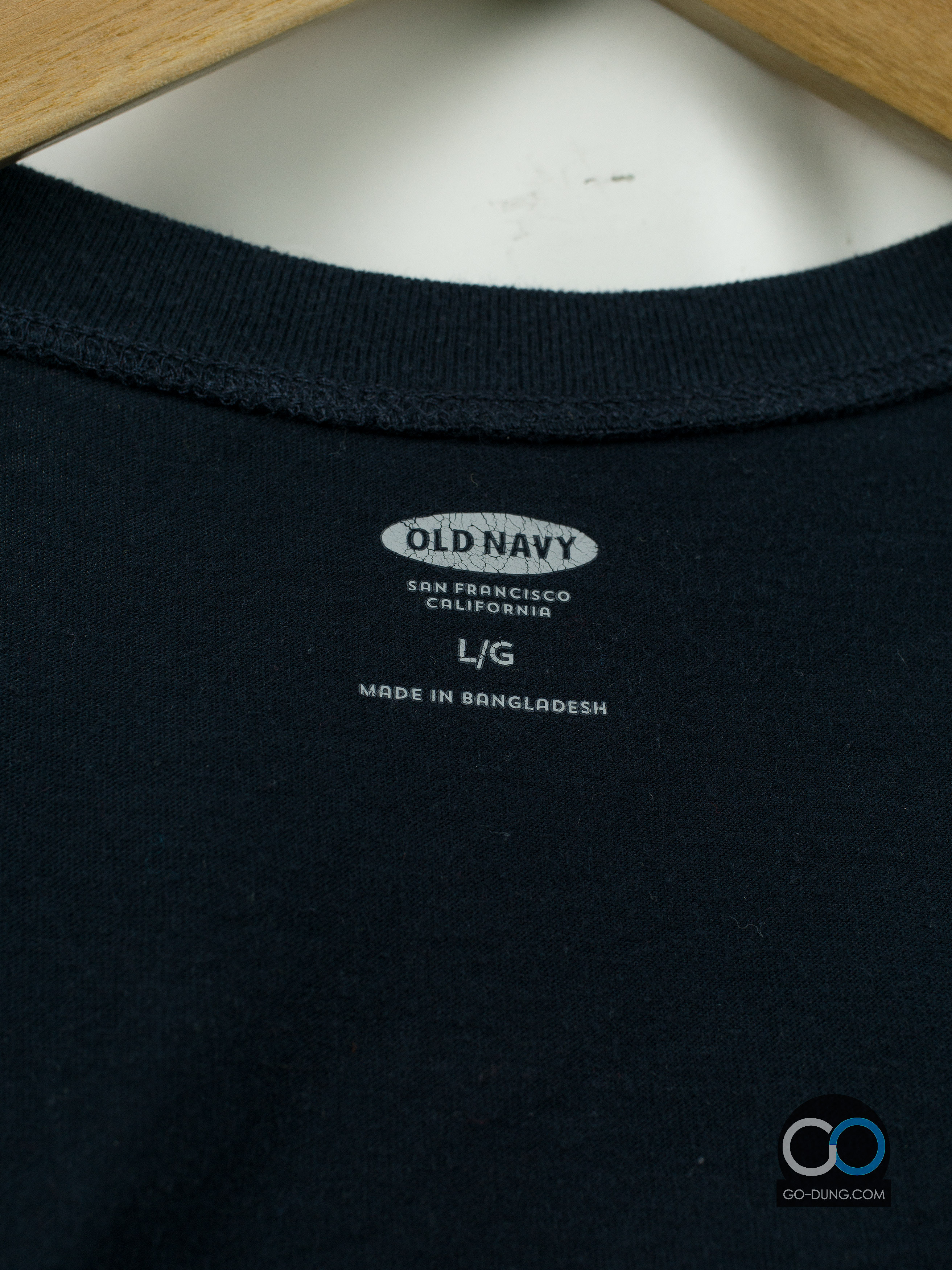 เสื้อยืดมือสองแบรนด์เนม แท้ OLD NAVY สีพื้น มีกระดุมที่คอ ผ้า 100 คอตตอน
