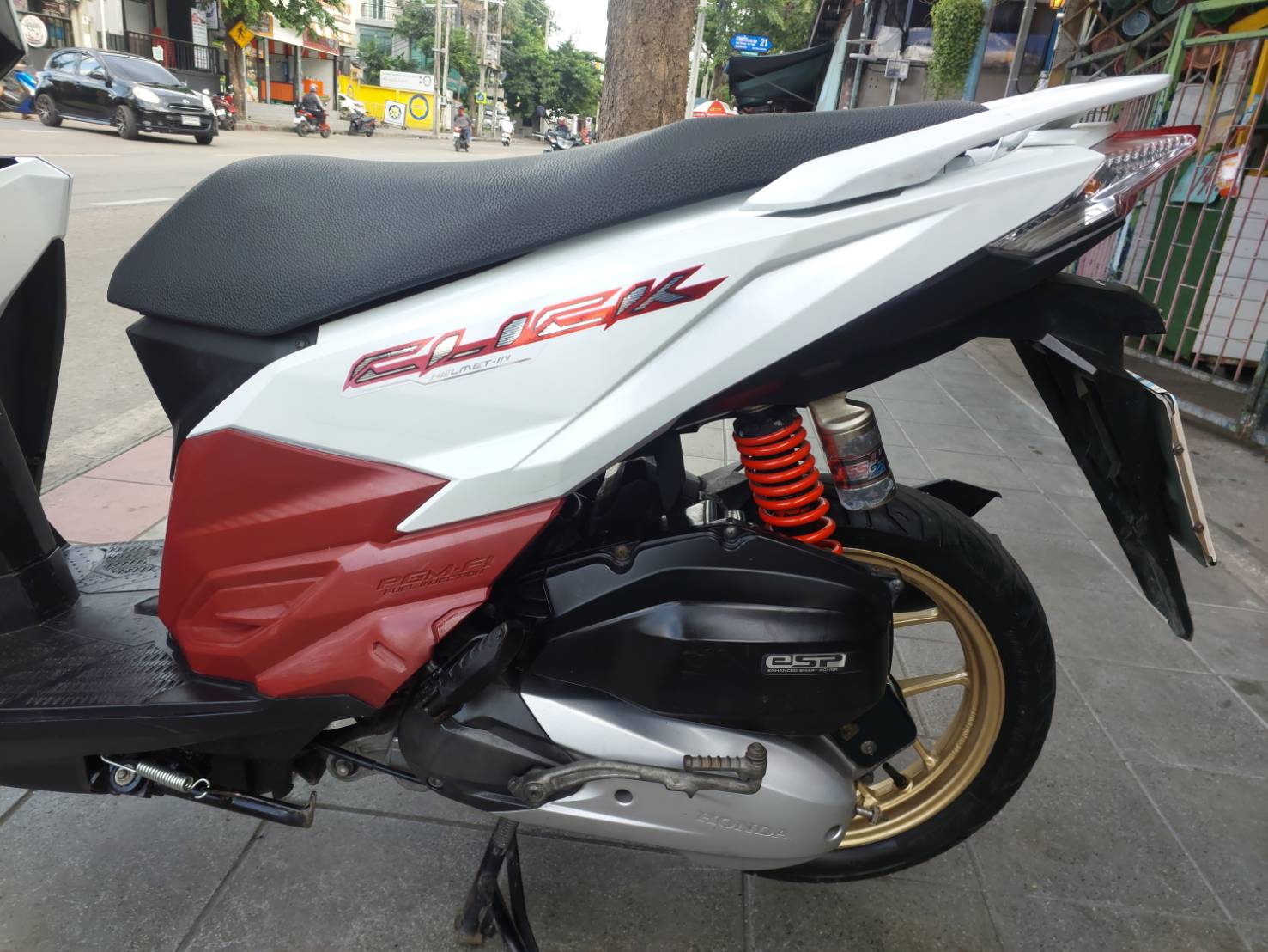 (ปิดการขาย) คลิก 125 LED สีขาว 2018 ล้อแม็กทอง