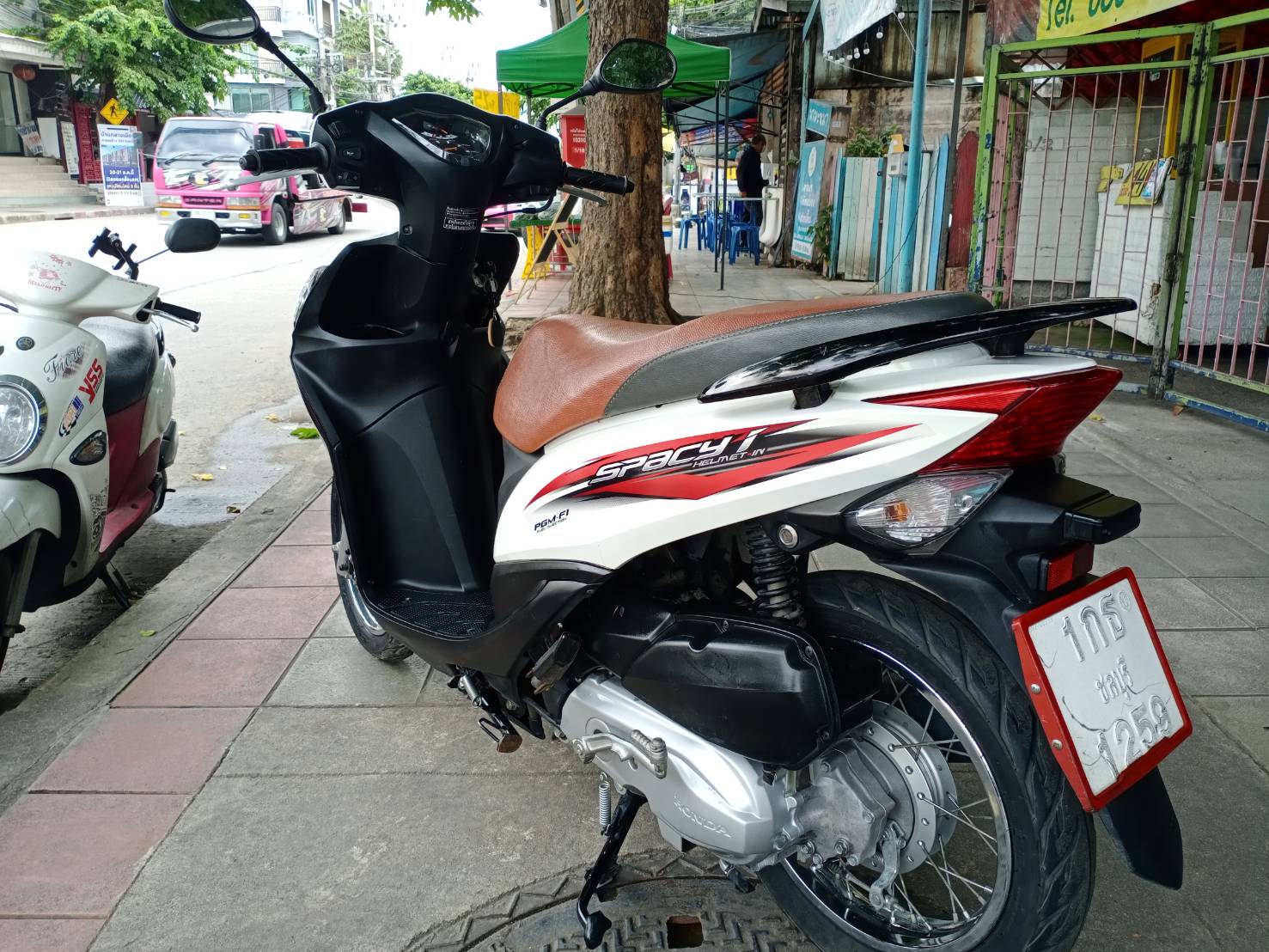 ((ขายแล้ว พร้อมส่งถึงบ้าน))specy สีขาวดำ รถสวยมาก