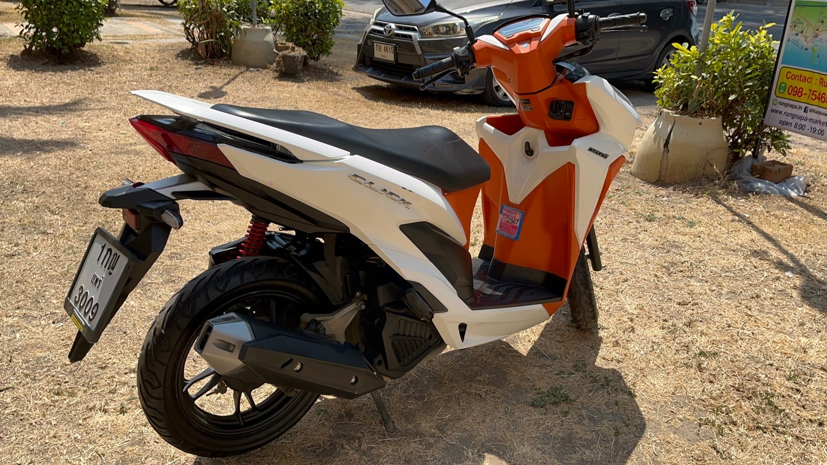 Honda Click 150cc ให้เช่า วันละ 250 บาท รถอยู่หาดแม่รำพึง ระยอง Motorcycle for rent at Mae Rumphueng Beach Rayong 250 baht per day