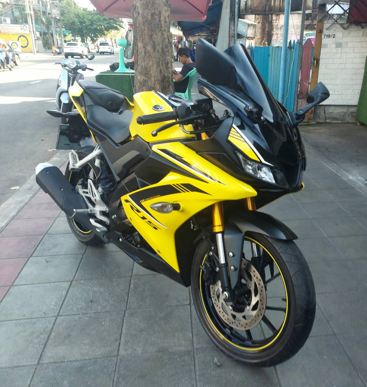 (มัดจำแล้ว) r15 led สีเหลืองดำ เครื่องยนต์ 155 cc 4 วาร์วแปรผัน อัตราเร่งดีทั้งต้นและปลาย