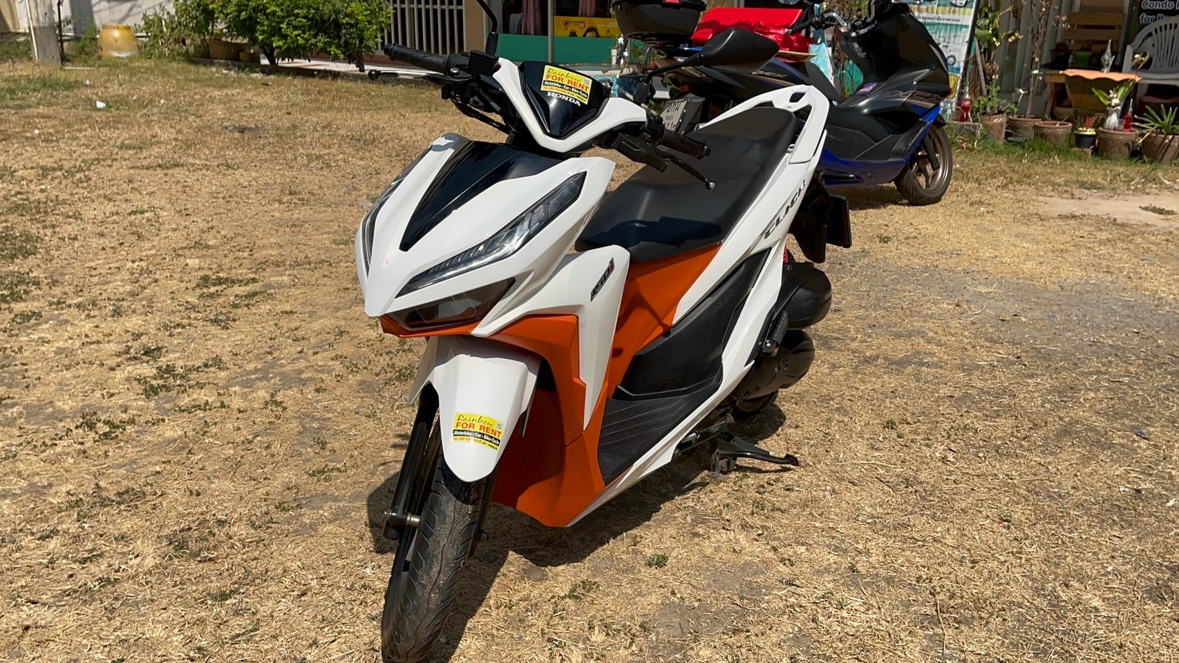 Honda Click 150cc ให้เช่า วันละ 250 บาท รถอยู่หาดแม่รำพึง ระยอง Motorcycle for rent at Mae Rumphueng Beach Rayong 250 baht per day