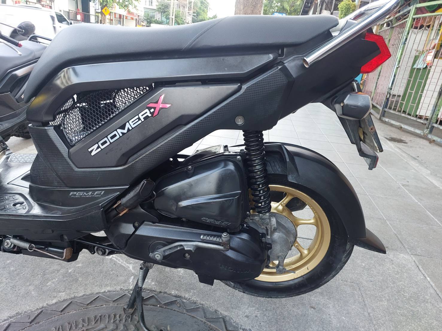 (ปิดการขาย) zoomer x สีดำ ไมล์แดง 2014