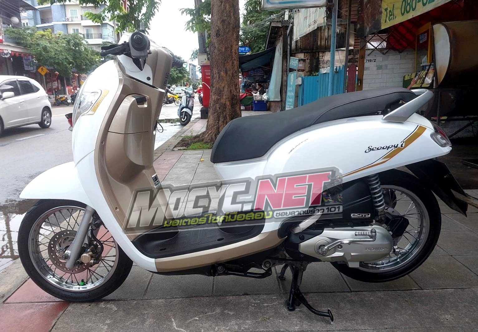 (ปิดการขายครับ) scoopy สีขาวน้ำตาล ตัวไฟหน้า led เครื่องยนต์ตัวใหม่ ไม่มีไดสตาร์ท