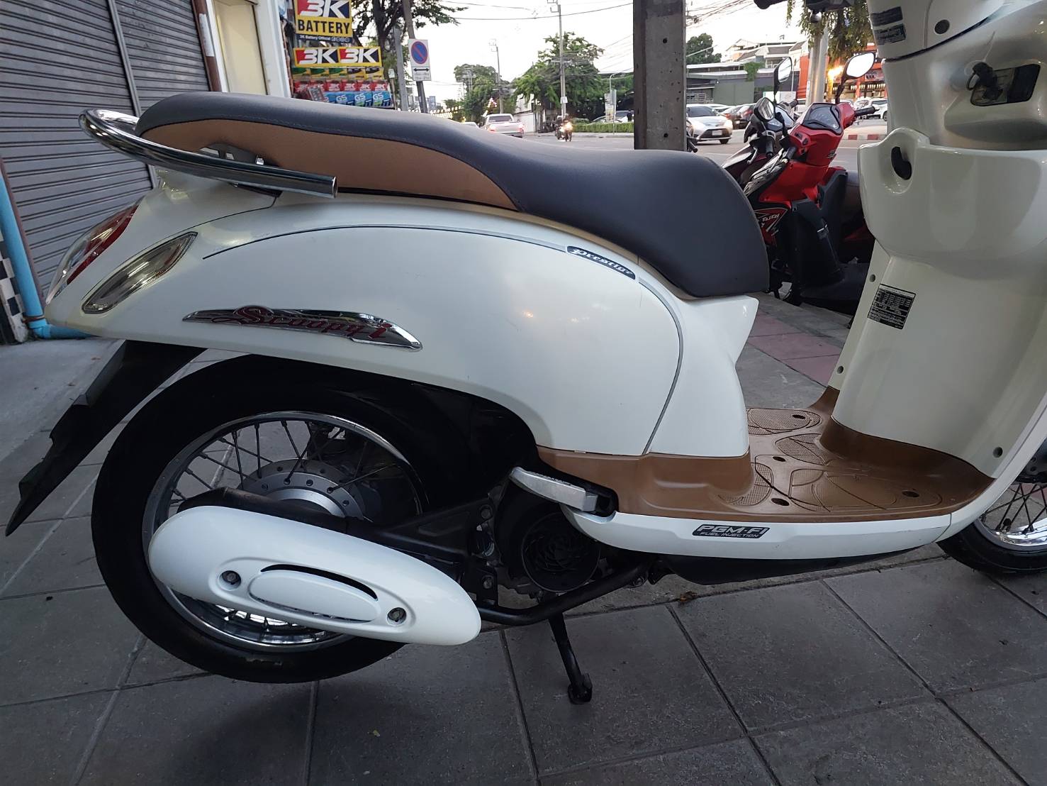 (ปิดการขายครับ) scoopy i สีขาว จดปี 59 รถบ้านมือเดียว ทะเบียนกรุงเทพฯิเล่มครบ