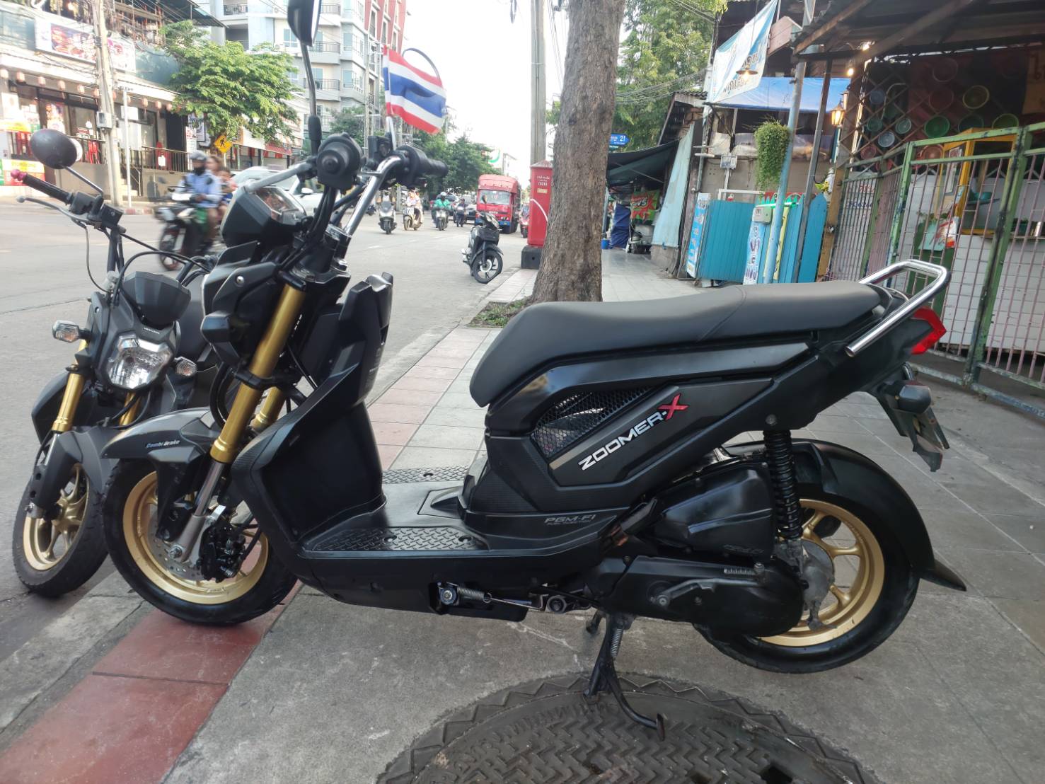 (ปิดการขาย) zoomer x สีดำ ไมล์แดง 2014