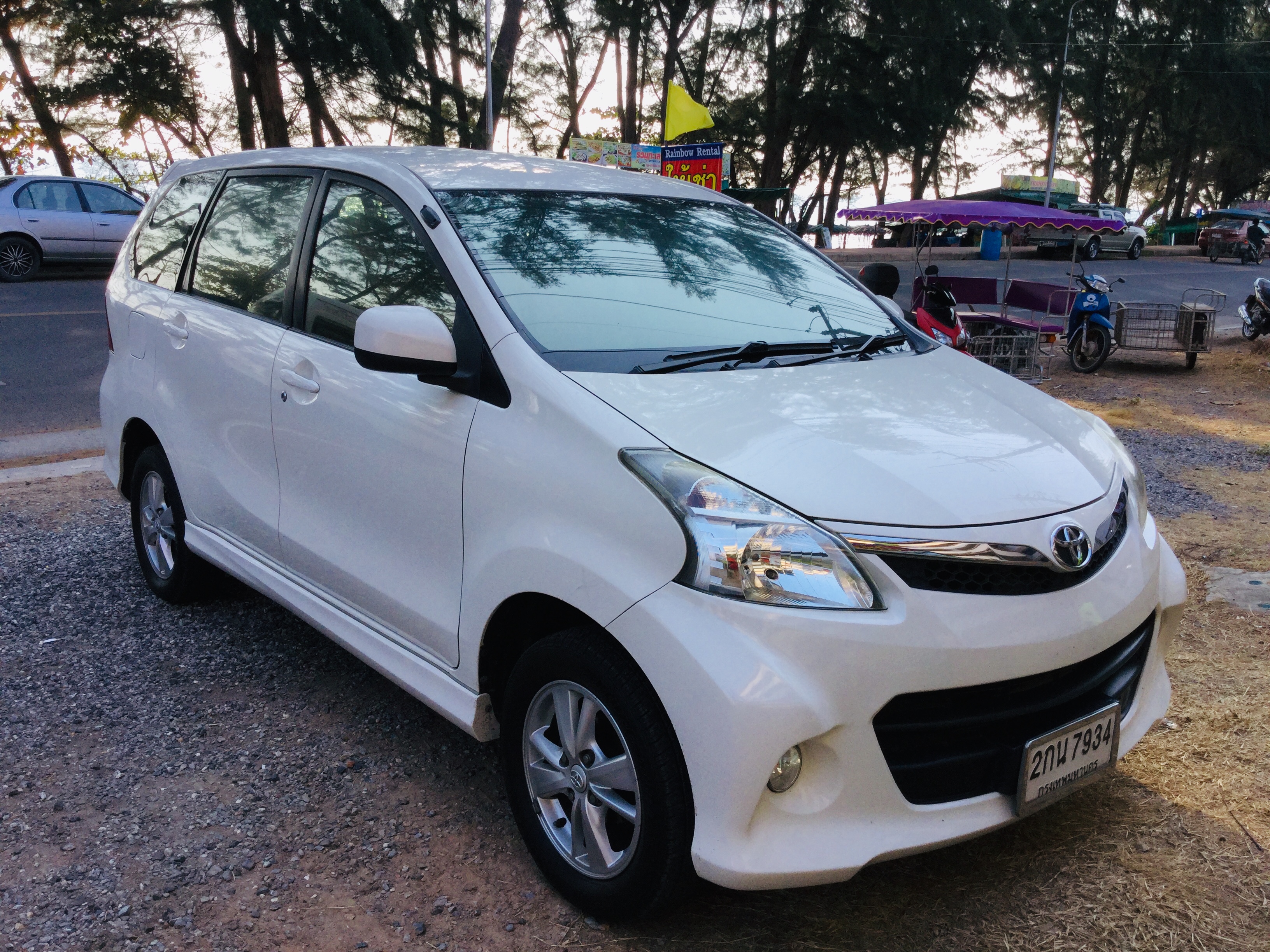 💥🚘🌈Toyota Avanza 7 ที่นั่งตัวท๊อบเกียร์ออโต้ให้เช่า🌈🌴👒 ราคา 1500 บาท/วัน ที่ หาดแม่รำพึง ระยอง สำเนา