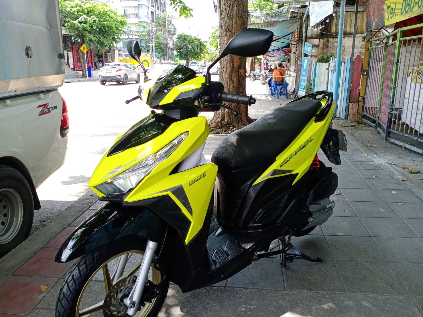 ((ขายแล้ว))click 125 led สีเหลืองมะนาวสวยๆ