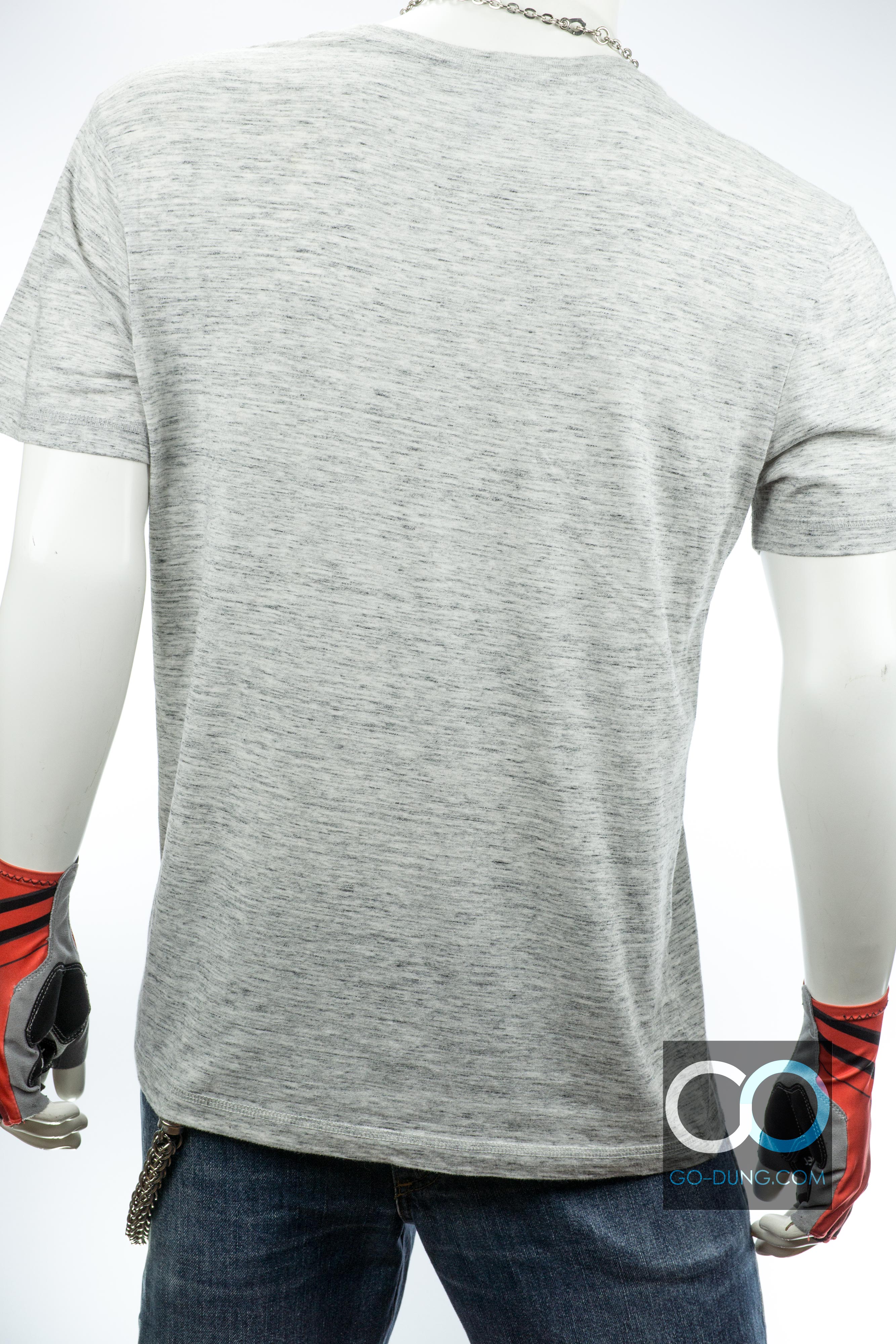 เสื้อยืดมือสอง DISTRICT ผ้าผสม 60/40 ผ้าบาง มีรอยเลอะเล็กน้อยตามรูป
