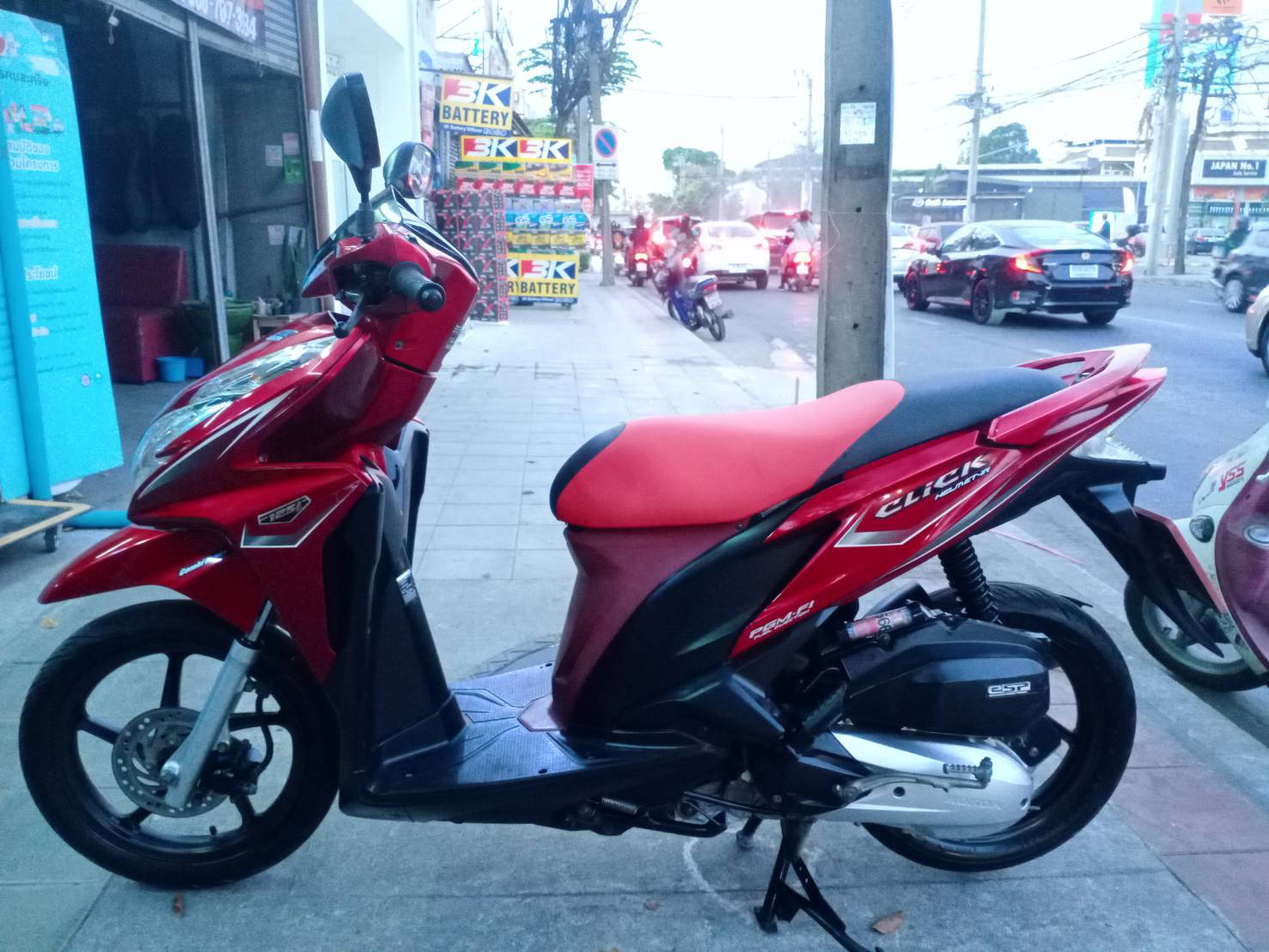 ปิดการขายรถสวยขอบคุณลูกค้าที่มาอุดหนุนครับผม คลิก 125 i สีแดงดำ ตัวท็อปล้อแม็ก เบรคอมบายมี idling stop