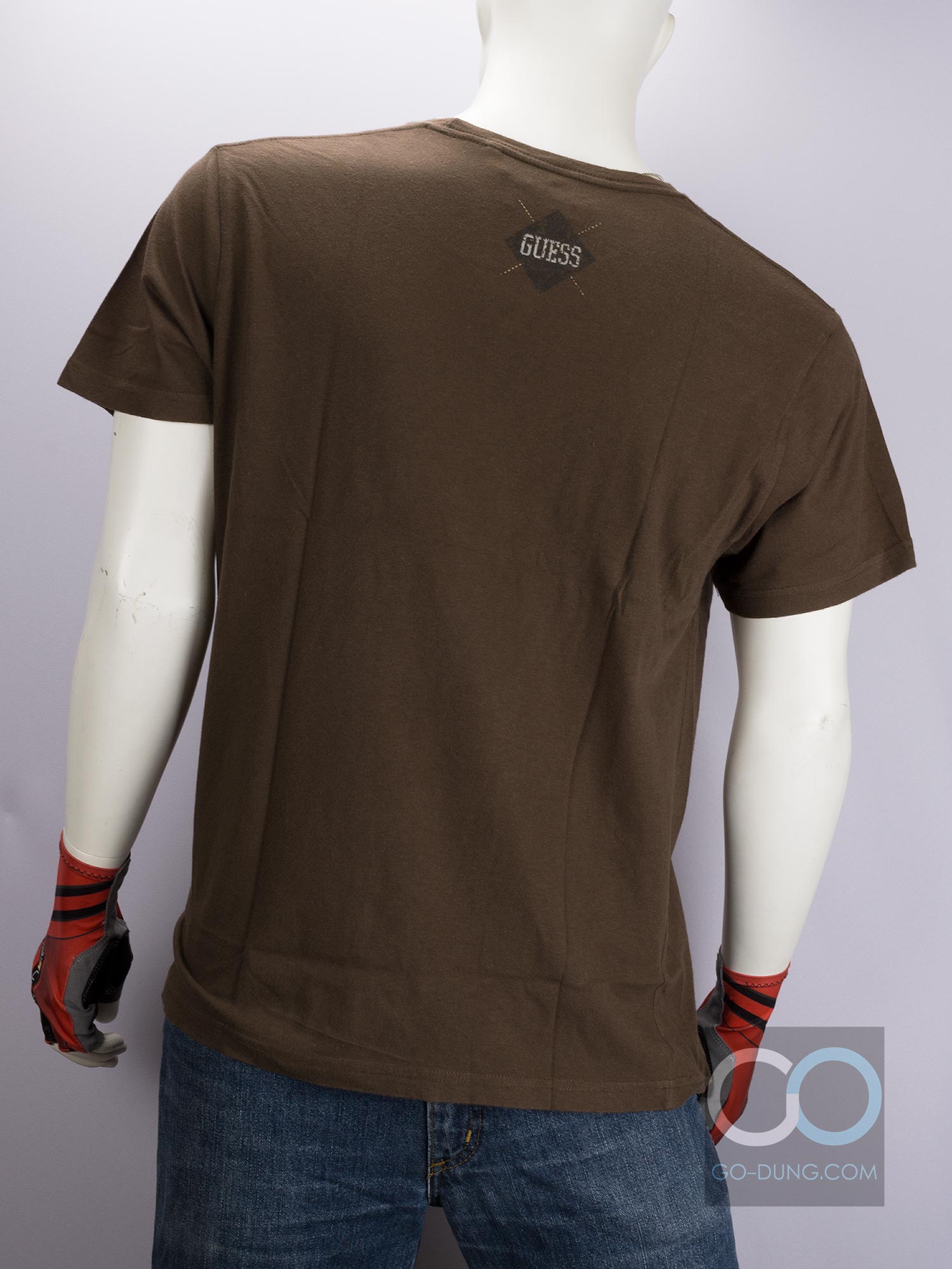ขาย เสื้อยืดมือสองแบรนด์เนม ยี่ห้อ GUESS ผ้า 100 คอตตอน สีน้ำตาลเข้ม