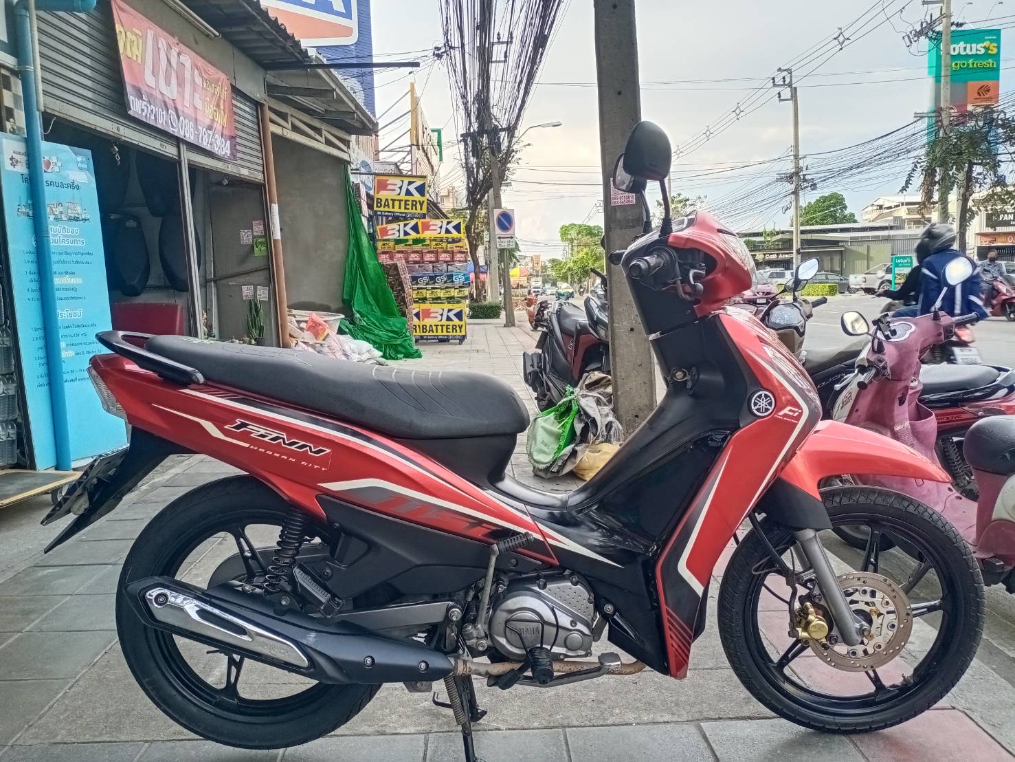 (ปิดการขาย)พร้อมส่งนครปฐมครับ finn สีแดง ตัวท็อปล้อแม็กสตาร์ทมือ