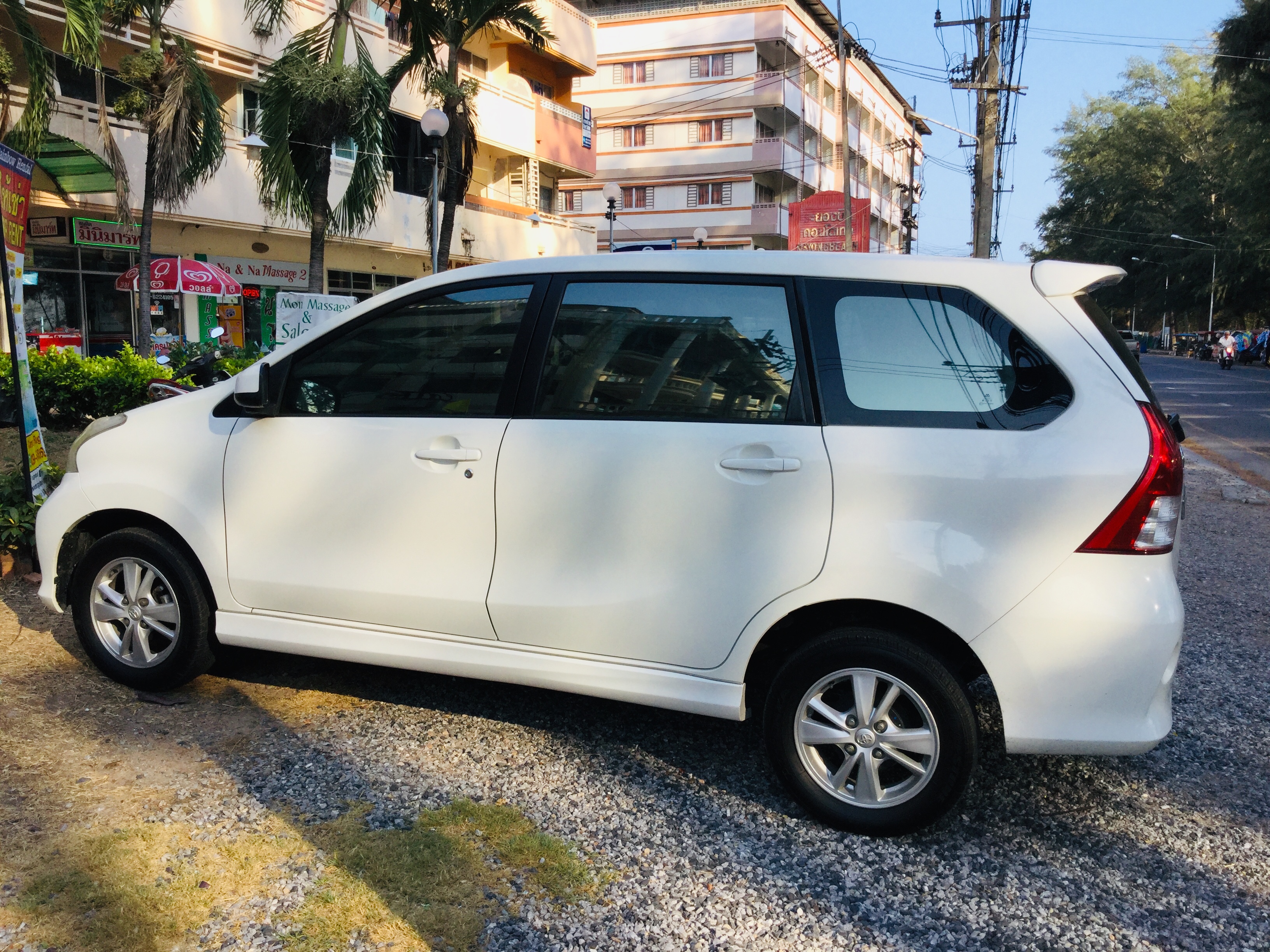 💥🚘🌈Toyota Avanza 7 ที่นั่งตัวท๊อบเกียร์ออโต้ให้เช่า🌈🌴👒 ราคา 1500 บาท/วัน ที่ หาดแม่รำพึง ระยอง สำเนา