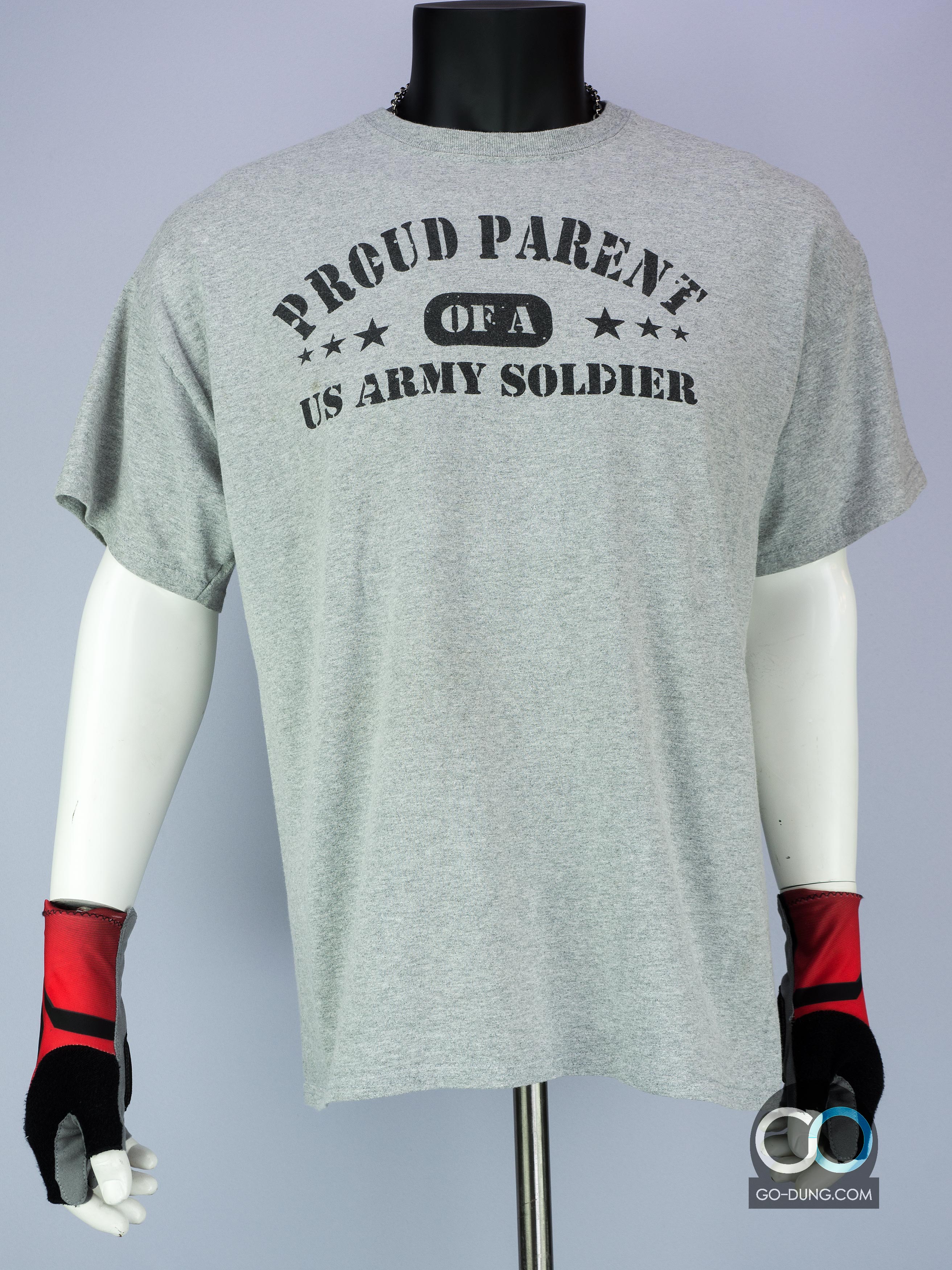 เสื้อยืดมือสอง GILDAN : PROUD PARENT OF A US ARMY SOLDIER ผ้าผสม 90/10