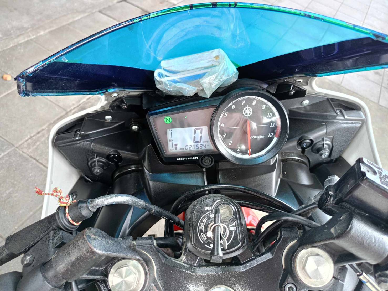 (ปิดการขายครับ) ส่งชลบุรีอีกคัน Yamaha r15 150 ซีๆ สีขาวดำแดง
