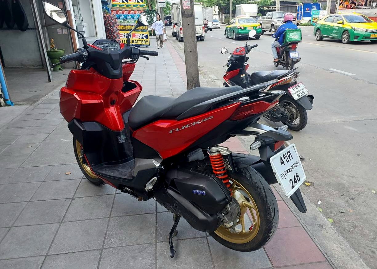 (ปิดการขาย) click 160 สีแดงแก้ว เงาสวย รถปี 65 รถปีเดียว รถบ้านมือเดียว