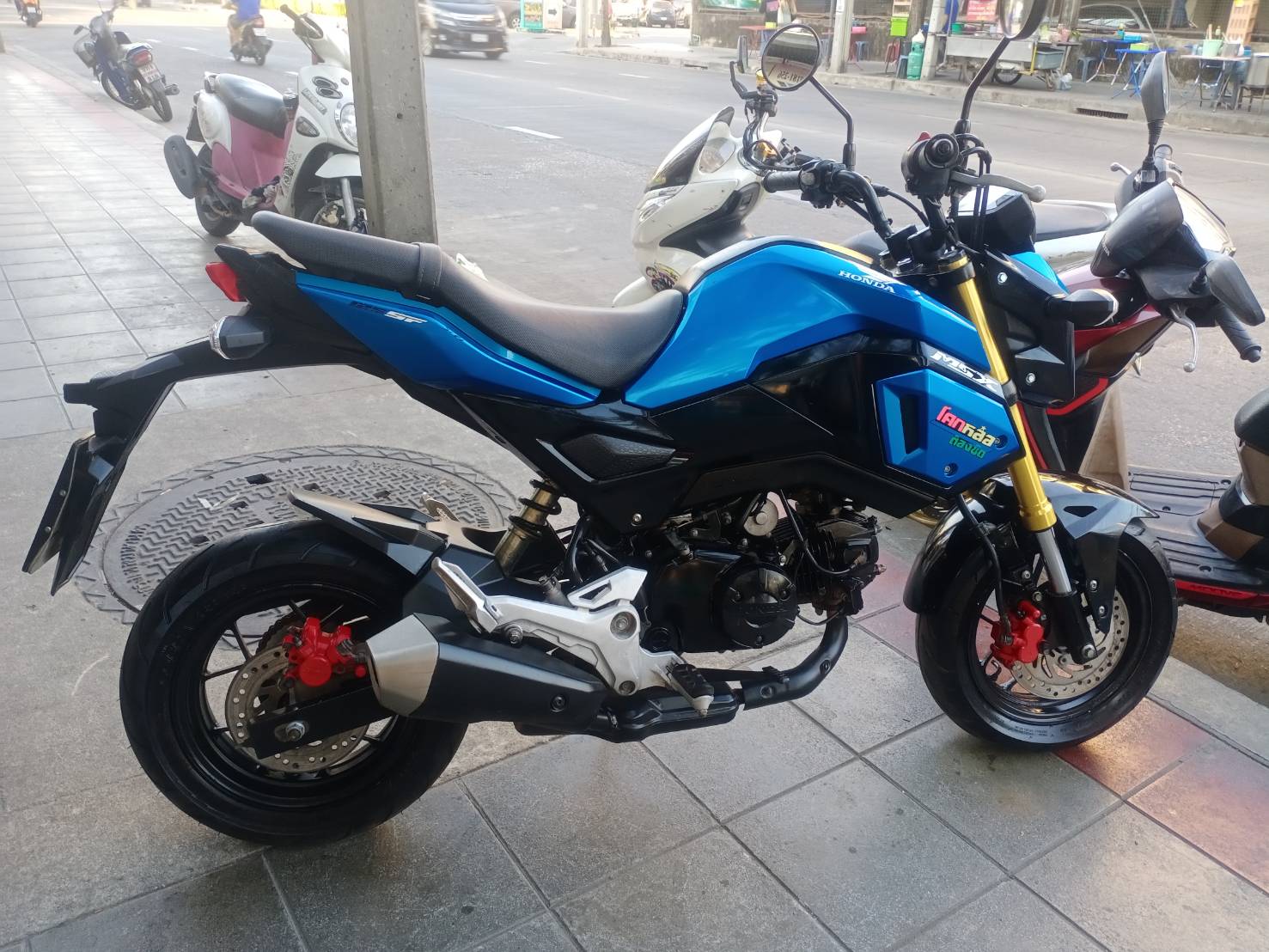 (ปิดการขาย) พร้อมส่งสิงห์บุรี ขอบคุณวัยรุ่นสิงห์บุรีครับผม msx sf 2017 สีน้ำเงินสีวัยรุ่น