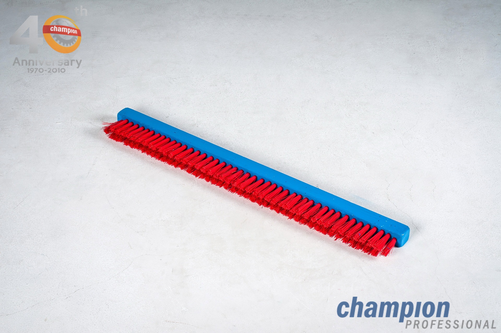 แปรงสำหรับทำความสะอาดร่องบันไดเลื่อน CHAMPION ขนาด 100 ซม. ขนแข็ง สีแดง
