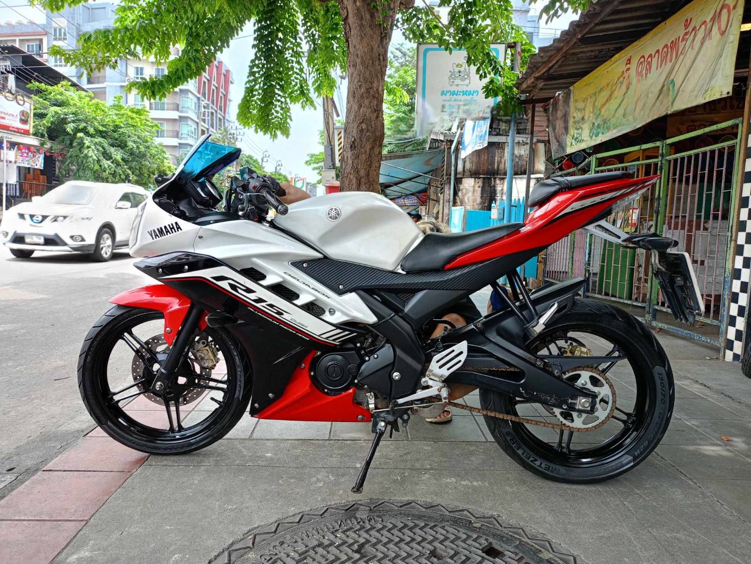 (ปิดการขายครับ) ส่งชลบุรีอีกคัน Yamaha r15 150 ซีๆ สีขาวดำแดง