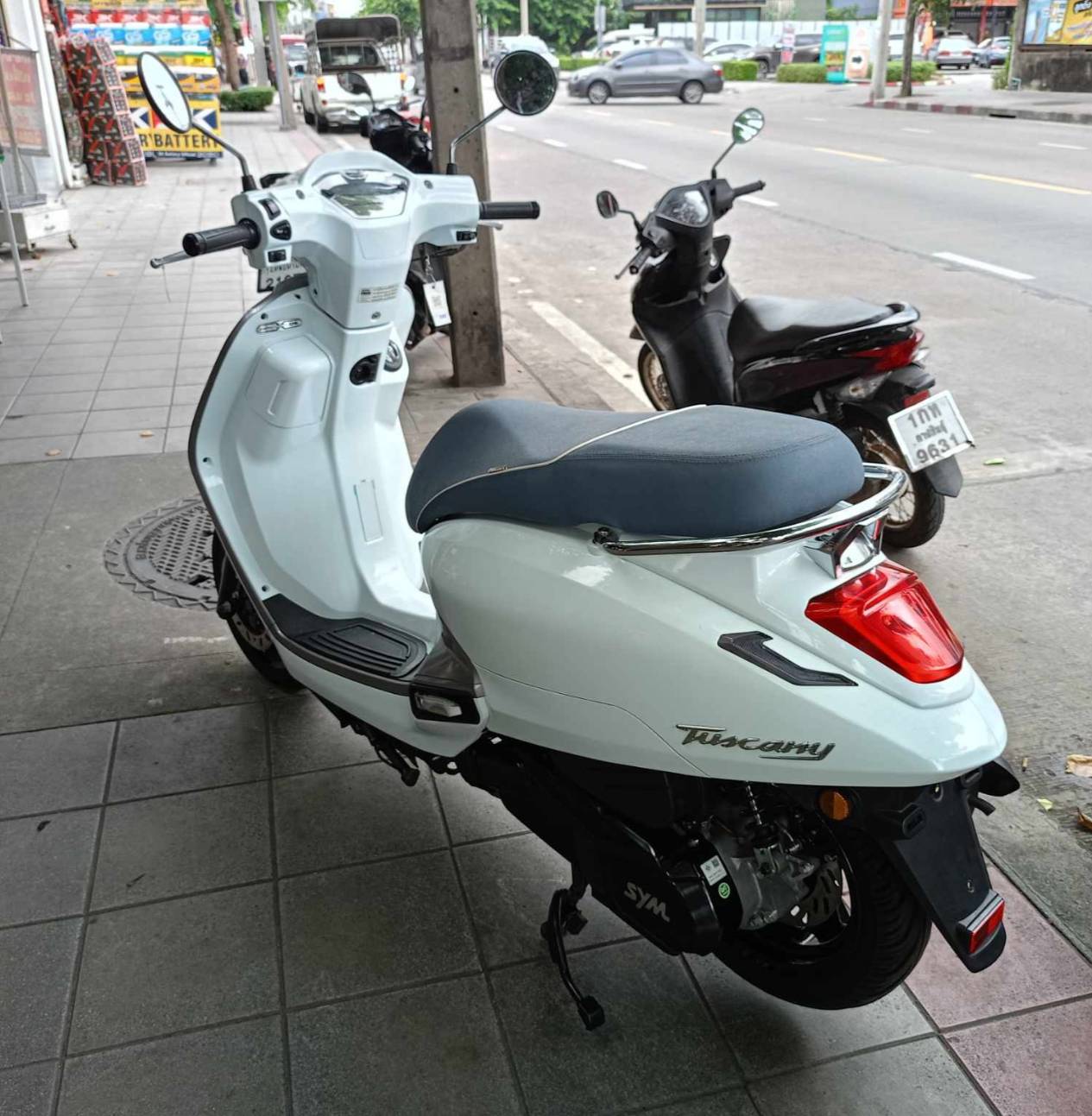 (ปิดการขายครับ) GPX tuscanny 150 cc สีขาวปี 2023 ไมน้อยๆ 3,000 กิโล