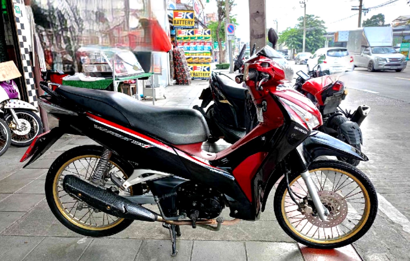 👪ขอบคุณลูกค้าที่ไว้วางใจรถจองเราครับ wave 125 สีดำแดง ปลาวาฬ แต่งสวย เครื่องเดิม