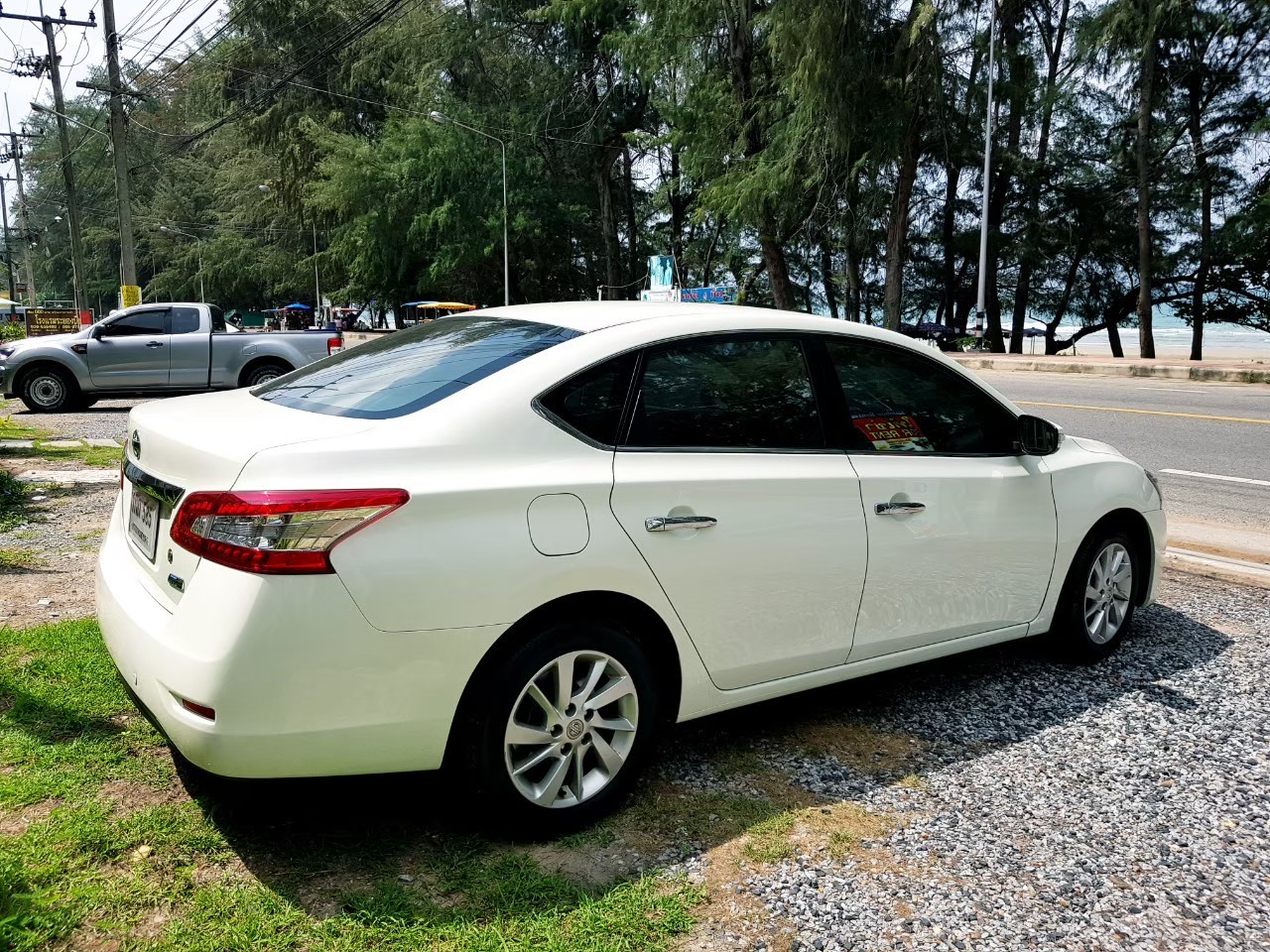 Nissan Sylphy ตัวท๊อบ 1600cc เกียร์ออโต้ ให้เช่า ราคา 1300 บาท/ วัน ที่...หาดแม่รำพึง ระยอง
